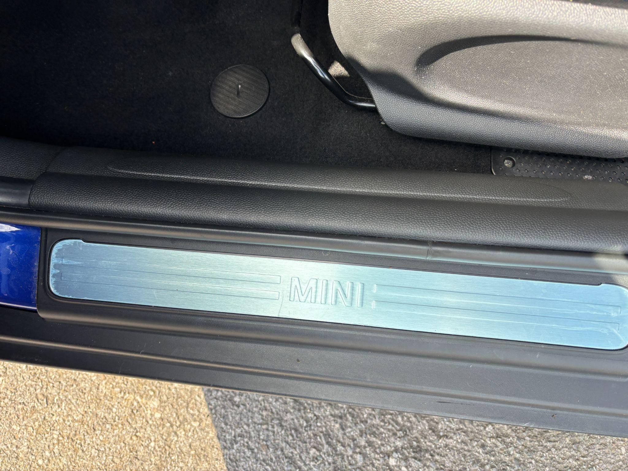 MINI Hatch Image 32