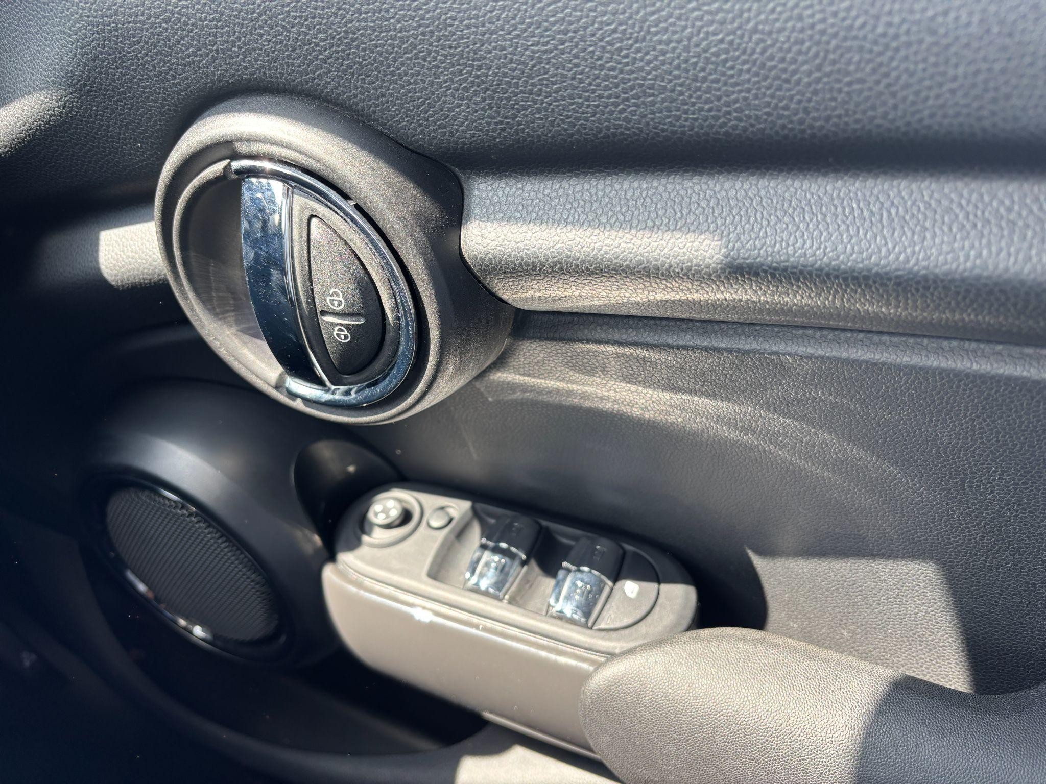 MINI Hatch Image 50