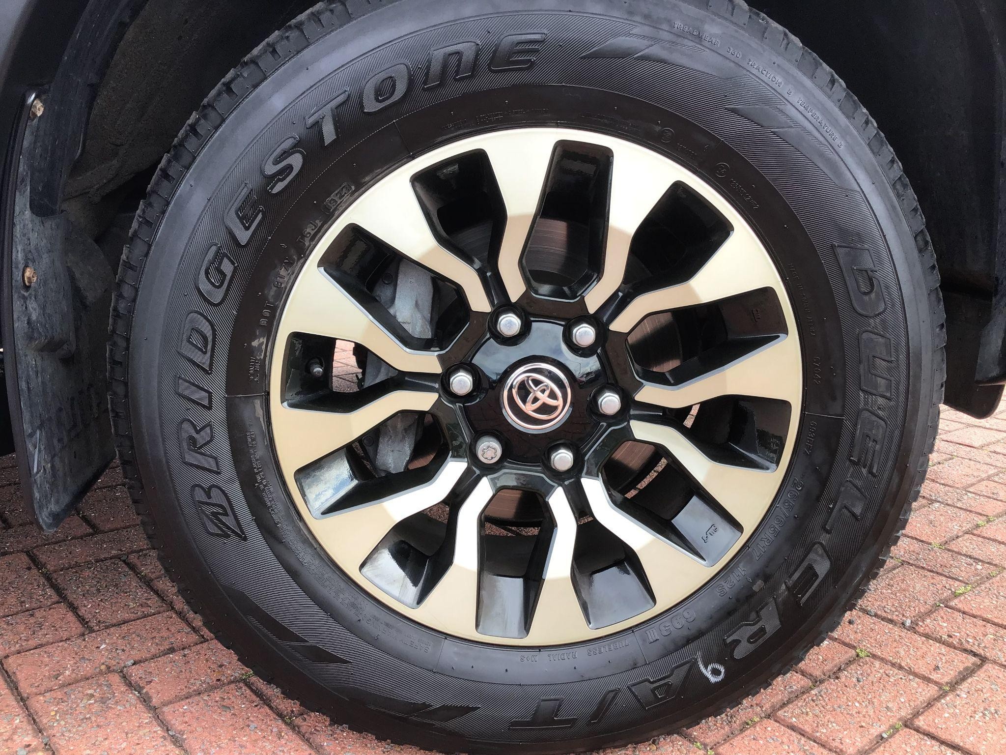 Toyota Hilux Image 11
