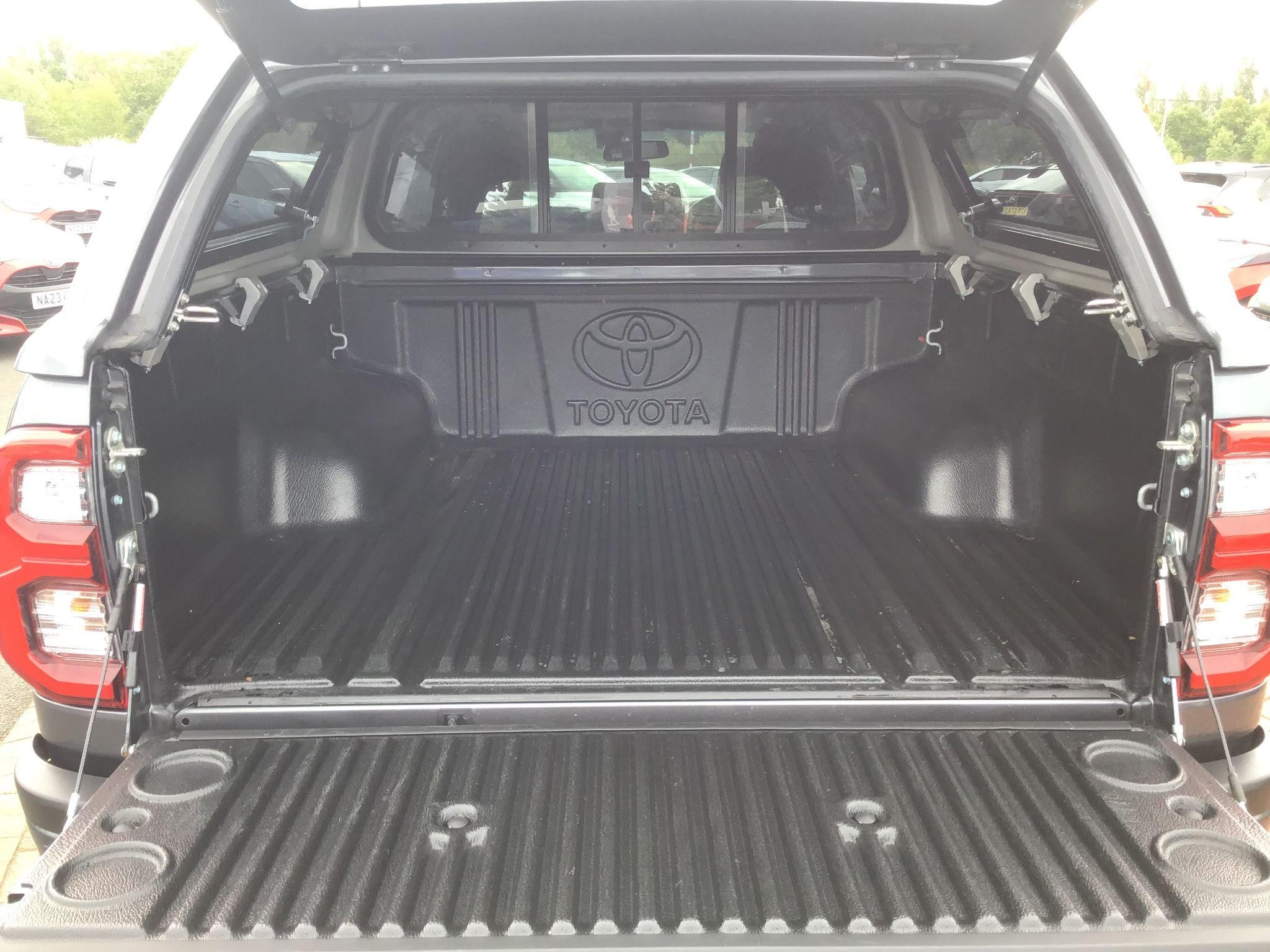 Toyota Hilux Image 12