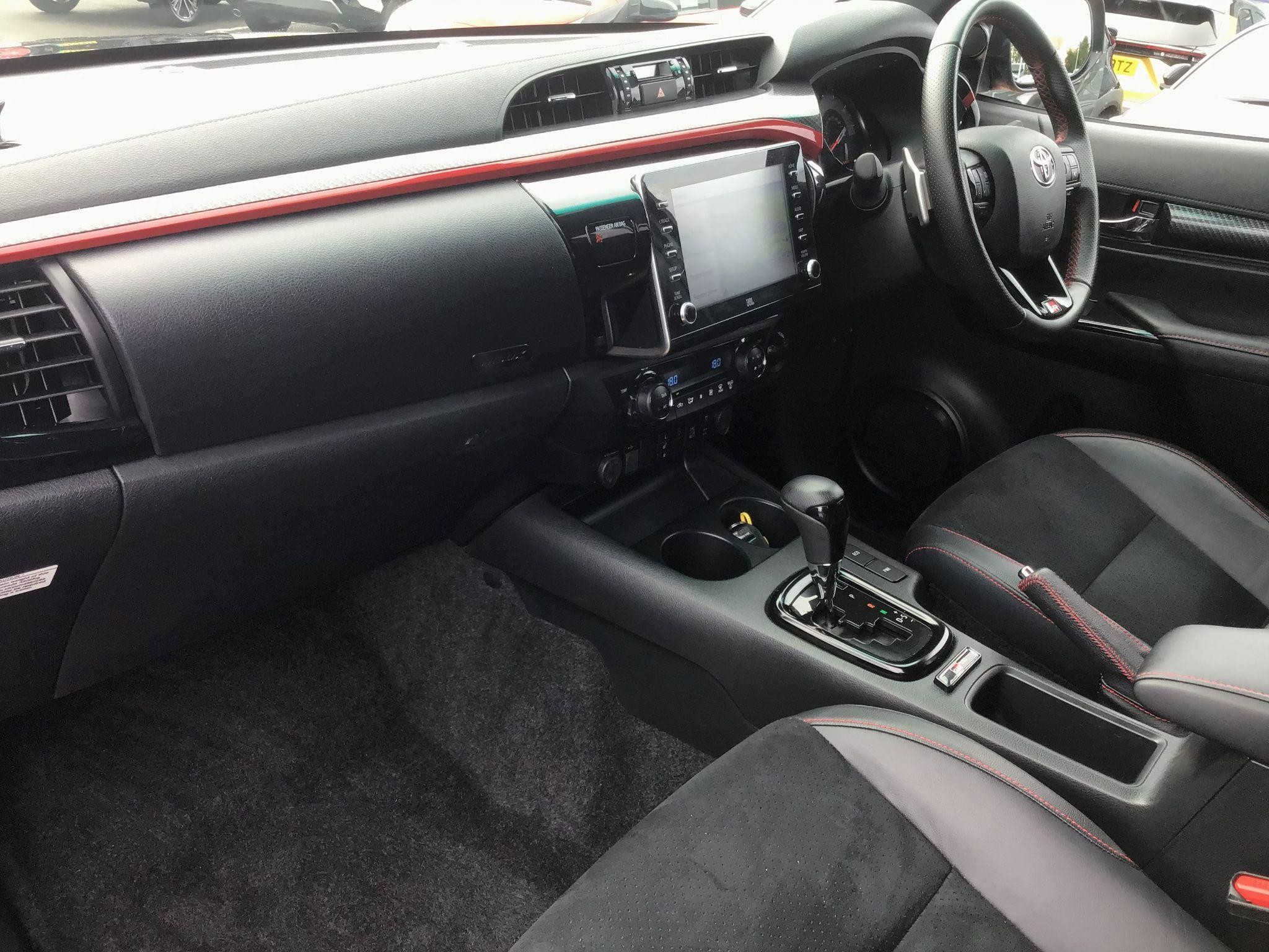 Toyota Hilux Image 13
