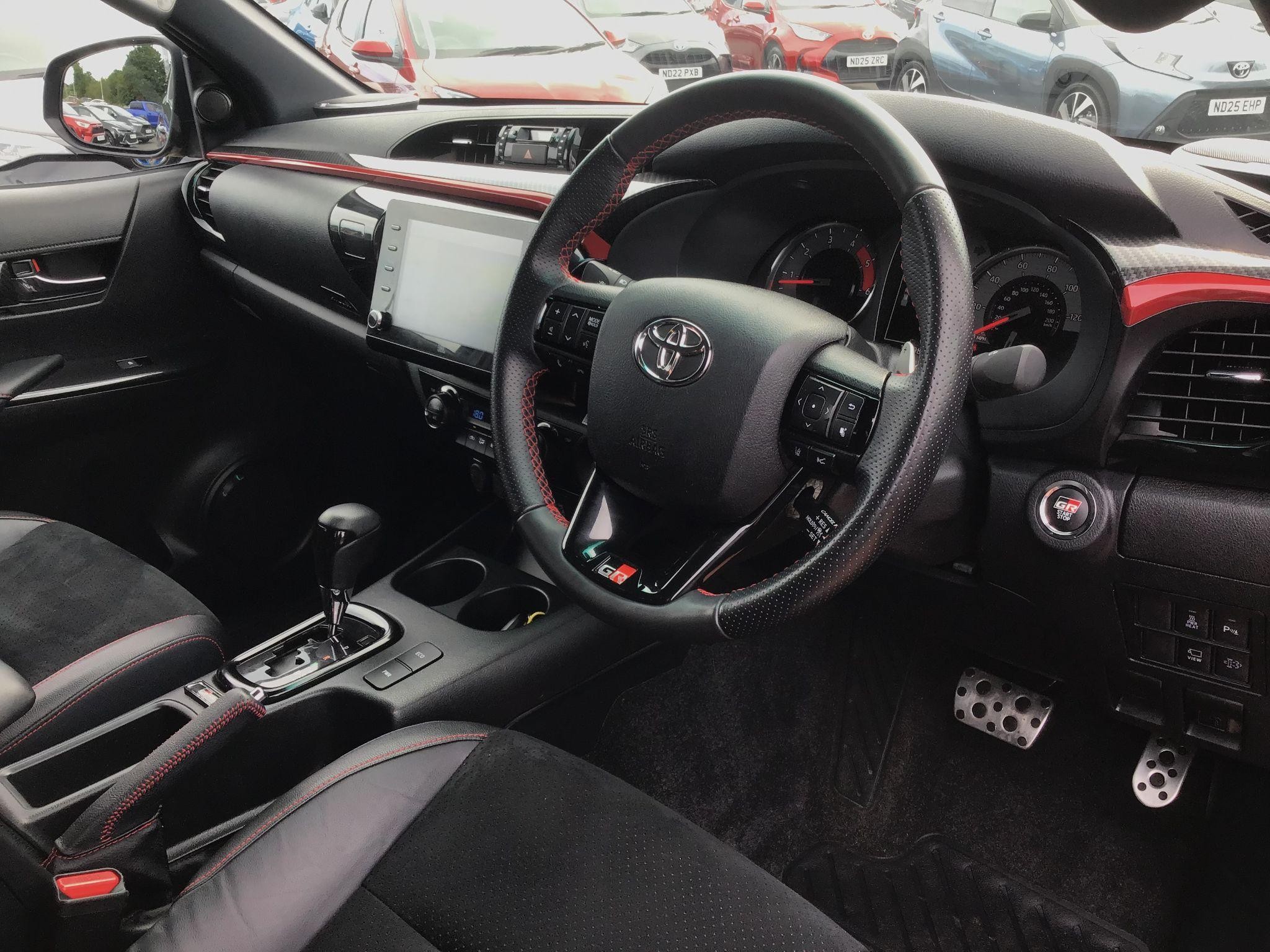 Toyota Hilux Image 15