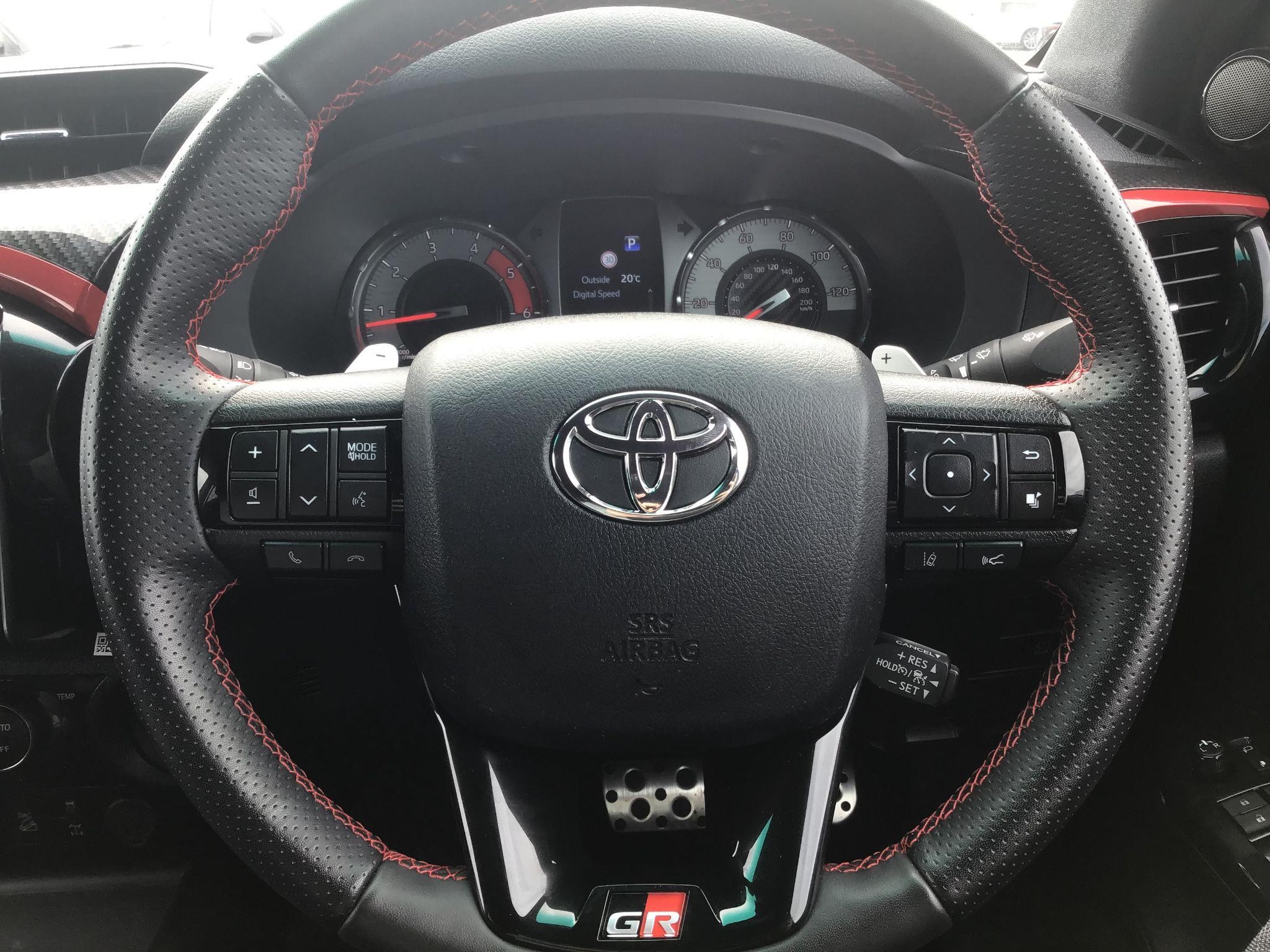 Toyota Hilux Image 18