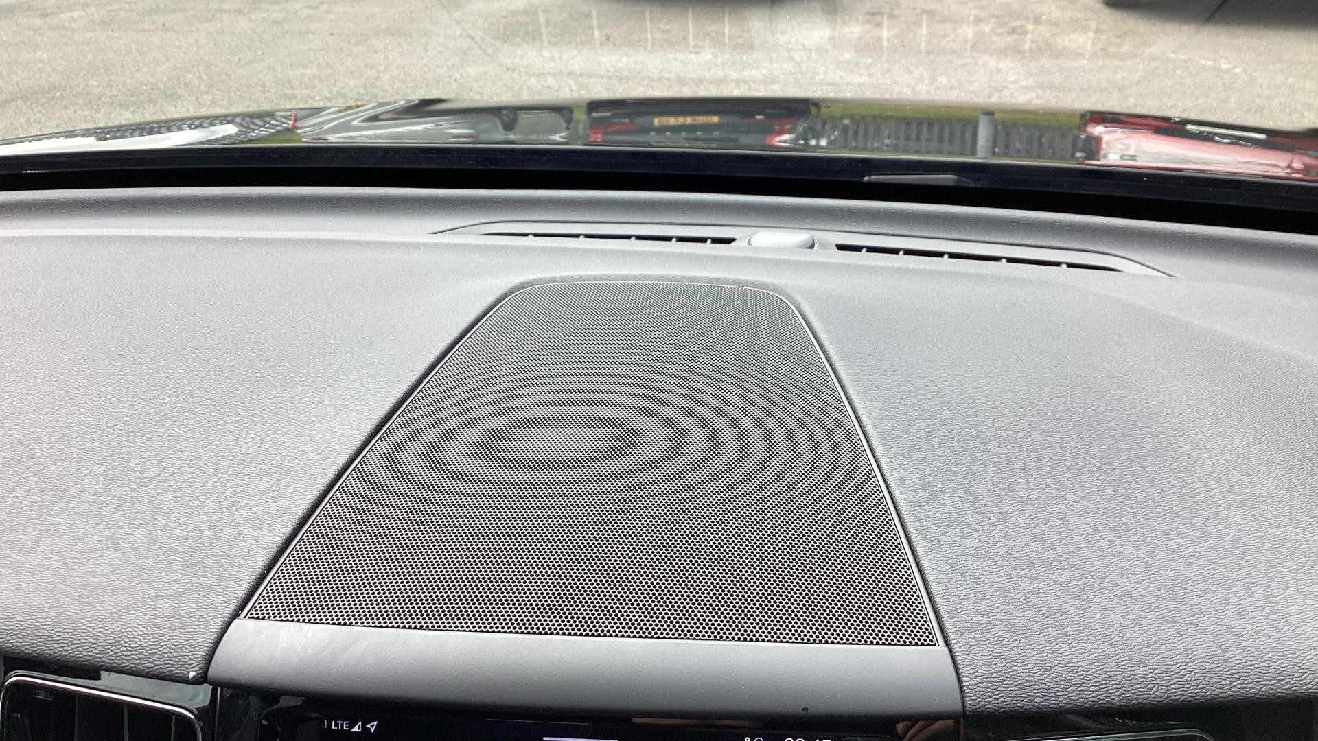 Volvo XC60 Image 25