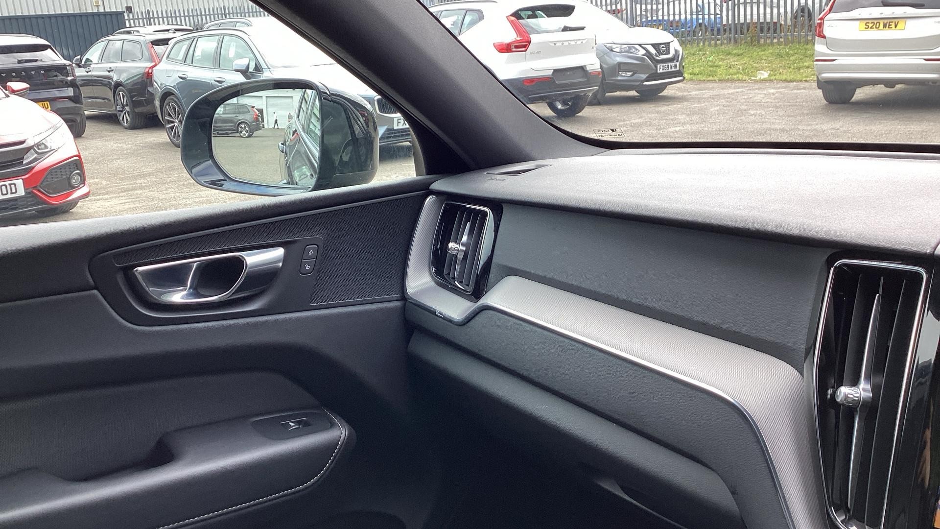 Volvo XC60 Image 40