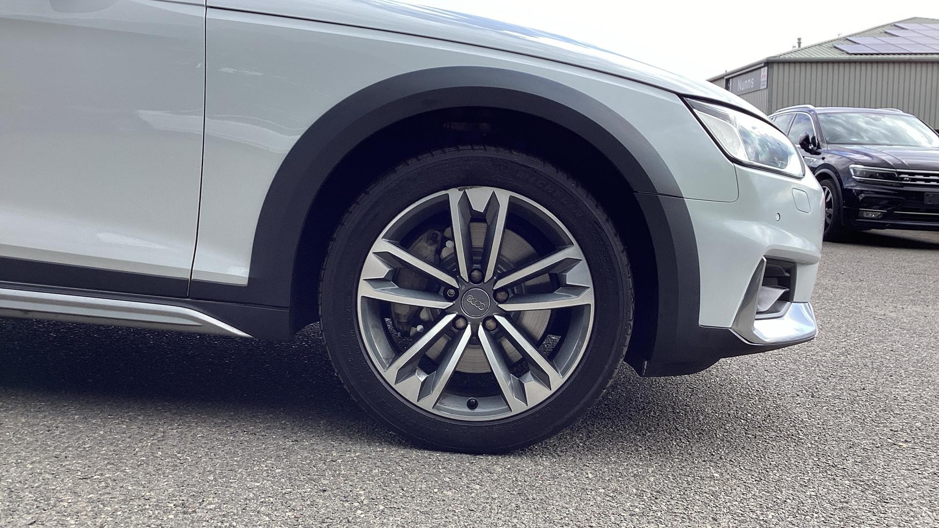 Audi A4 Allroad Image 9