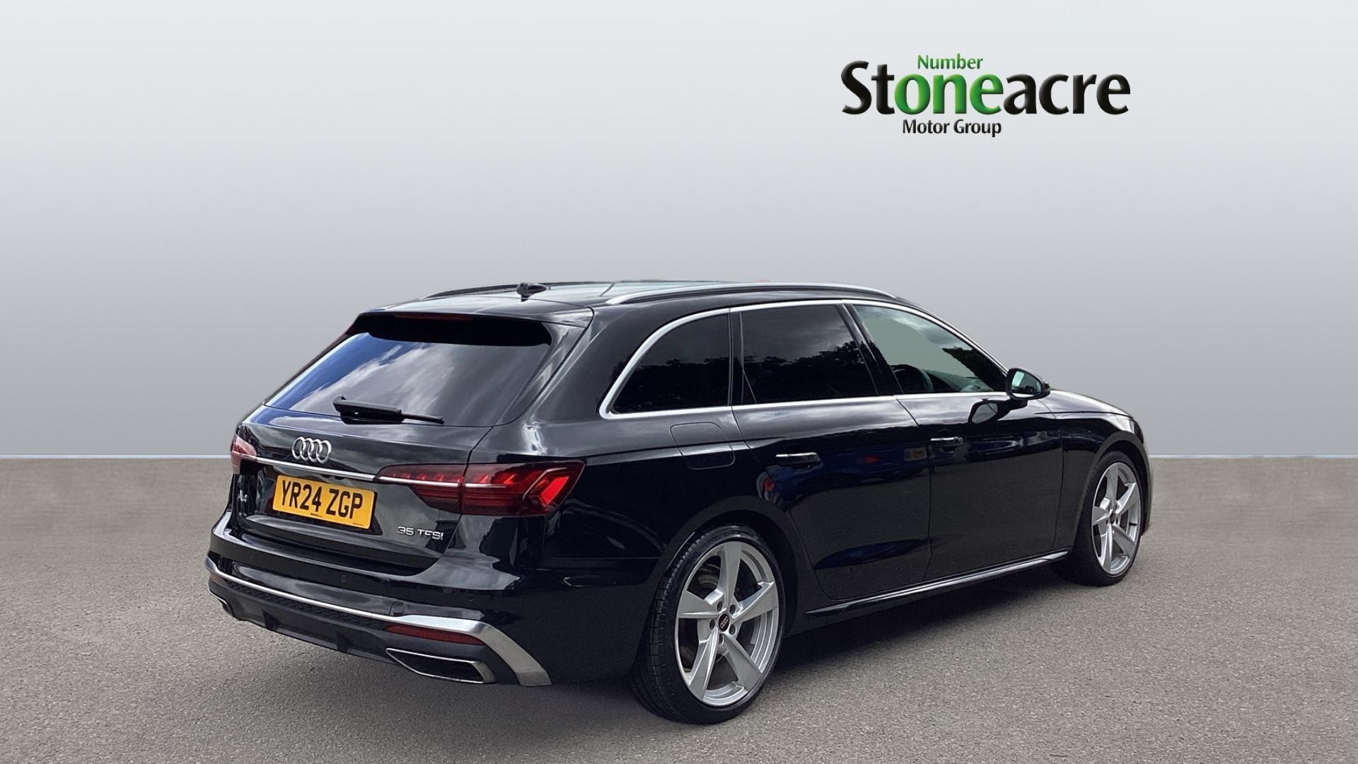Audi A4 Avant Image 2