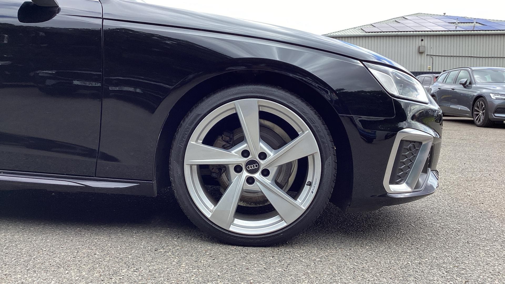 Audi A4 Avant Image 9