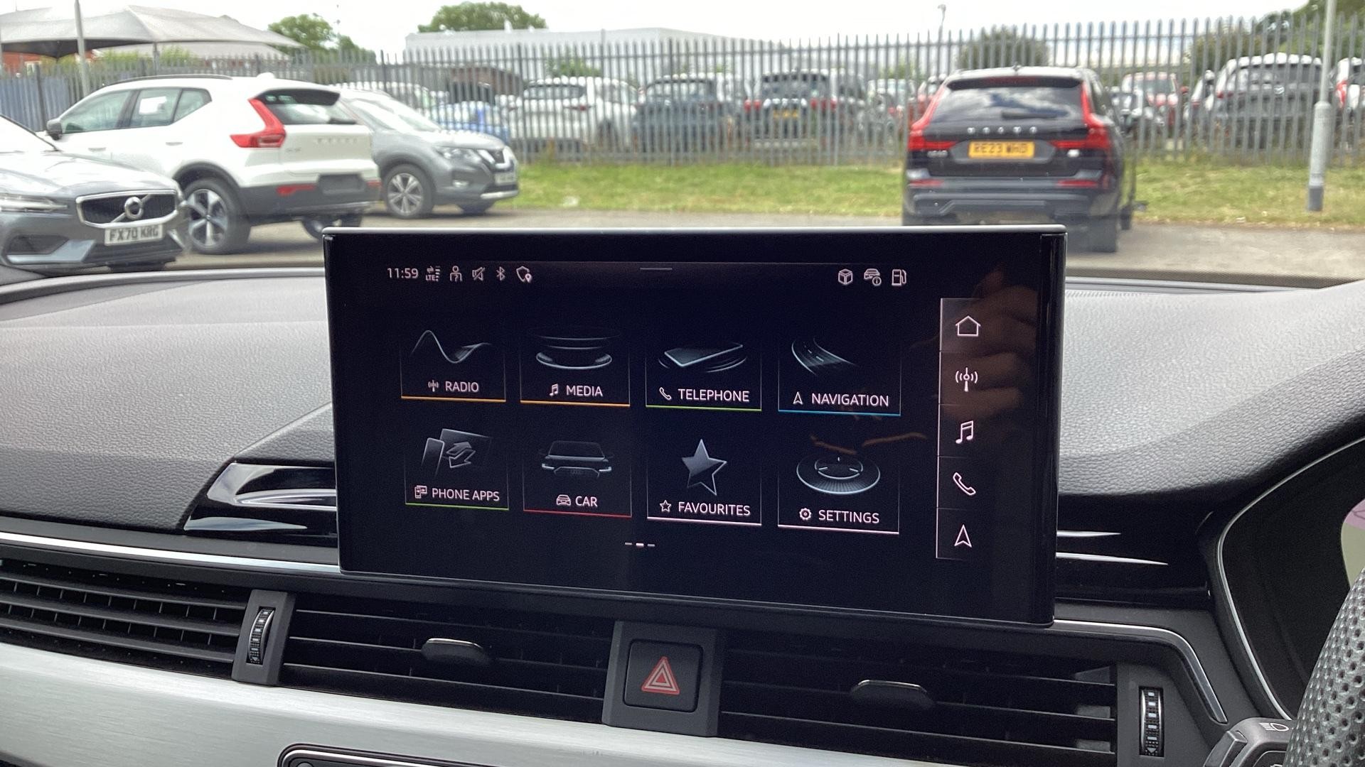 Audi A4 Avant Image 12