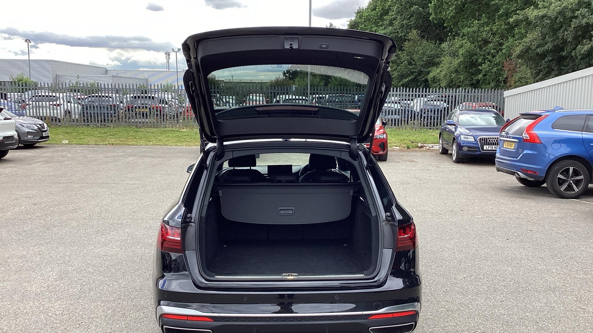 Audi A4 Avant Image 13