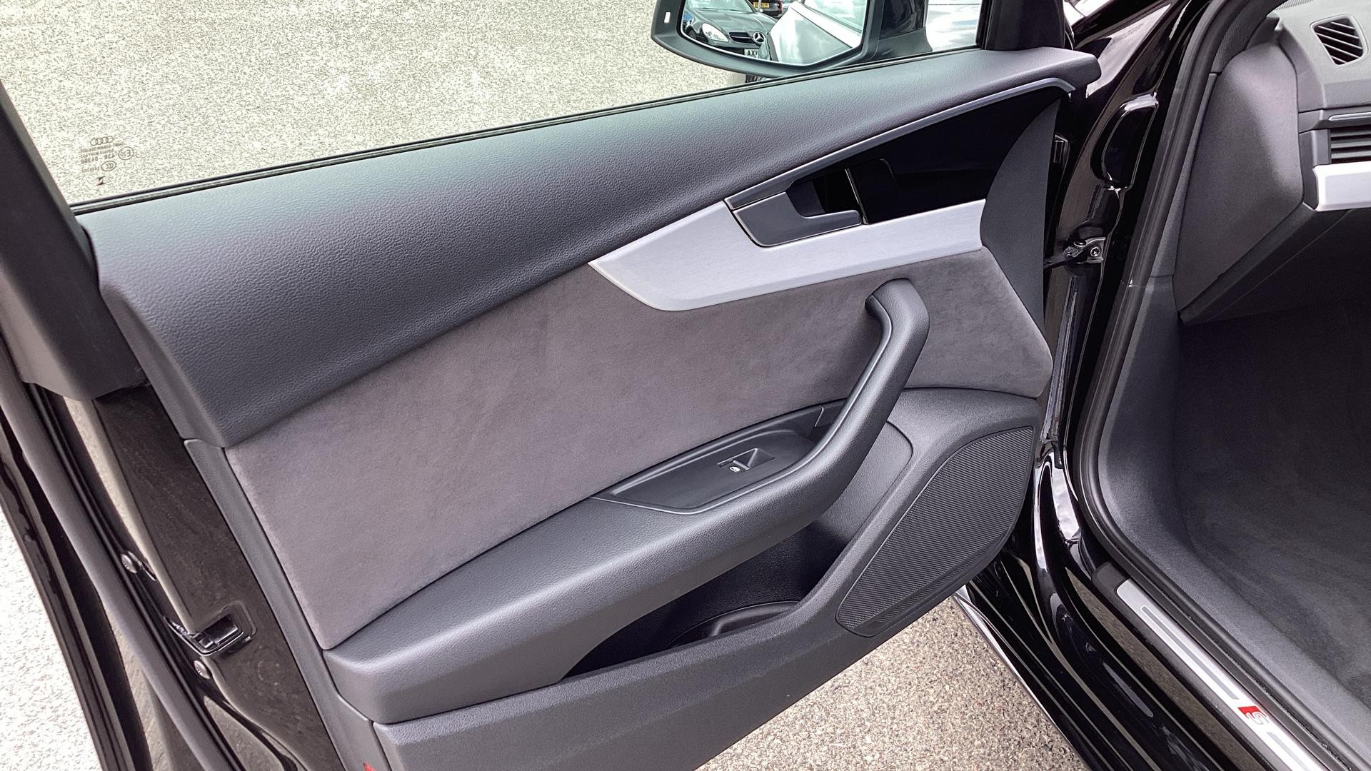 Audi A4 Avant Image 39