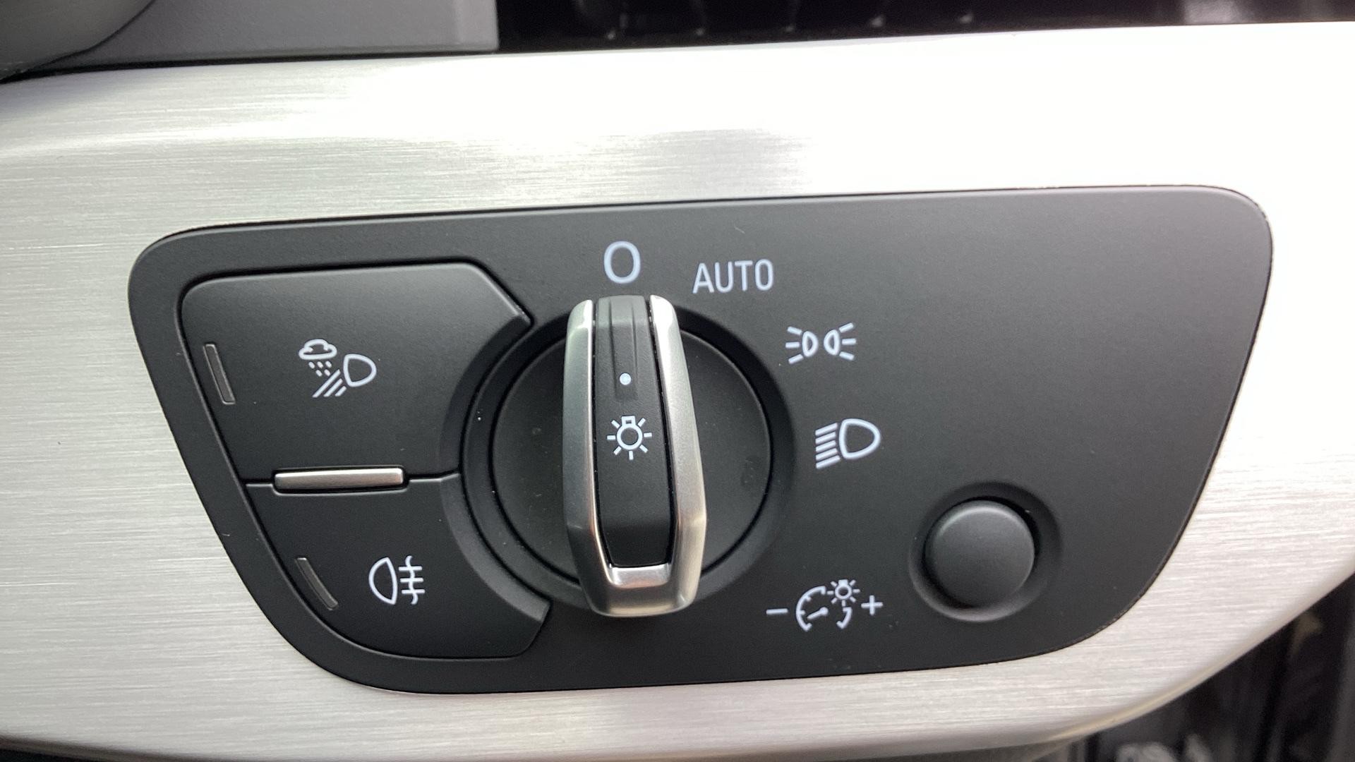 Audi A4 Avant Image 40