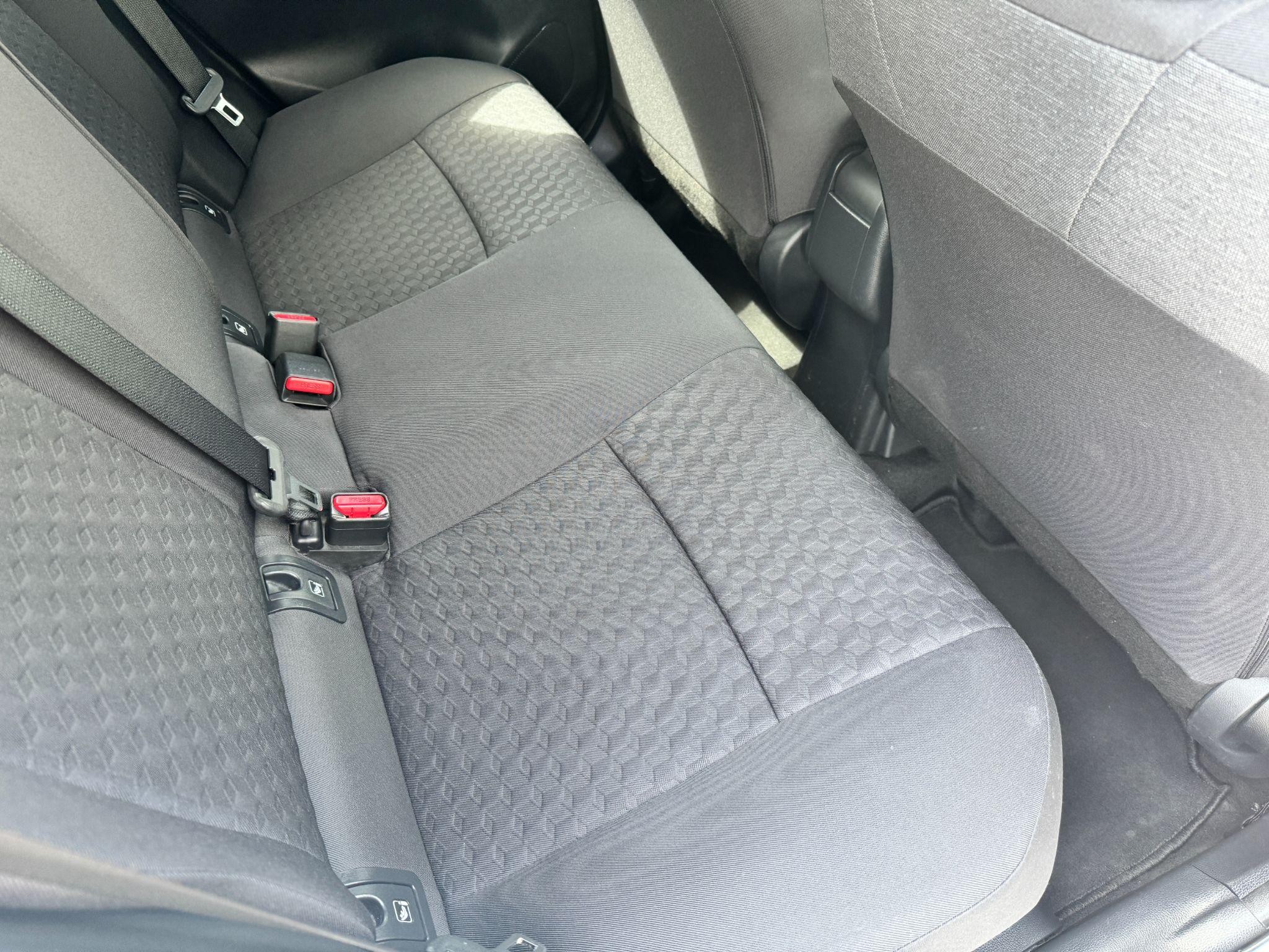 Toyota Yaris Image 14