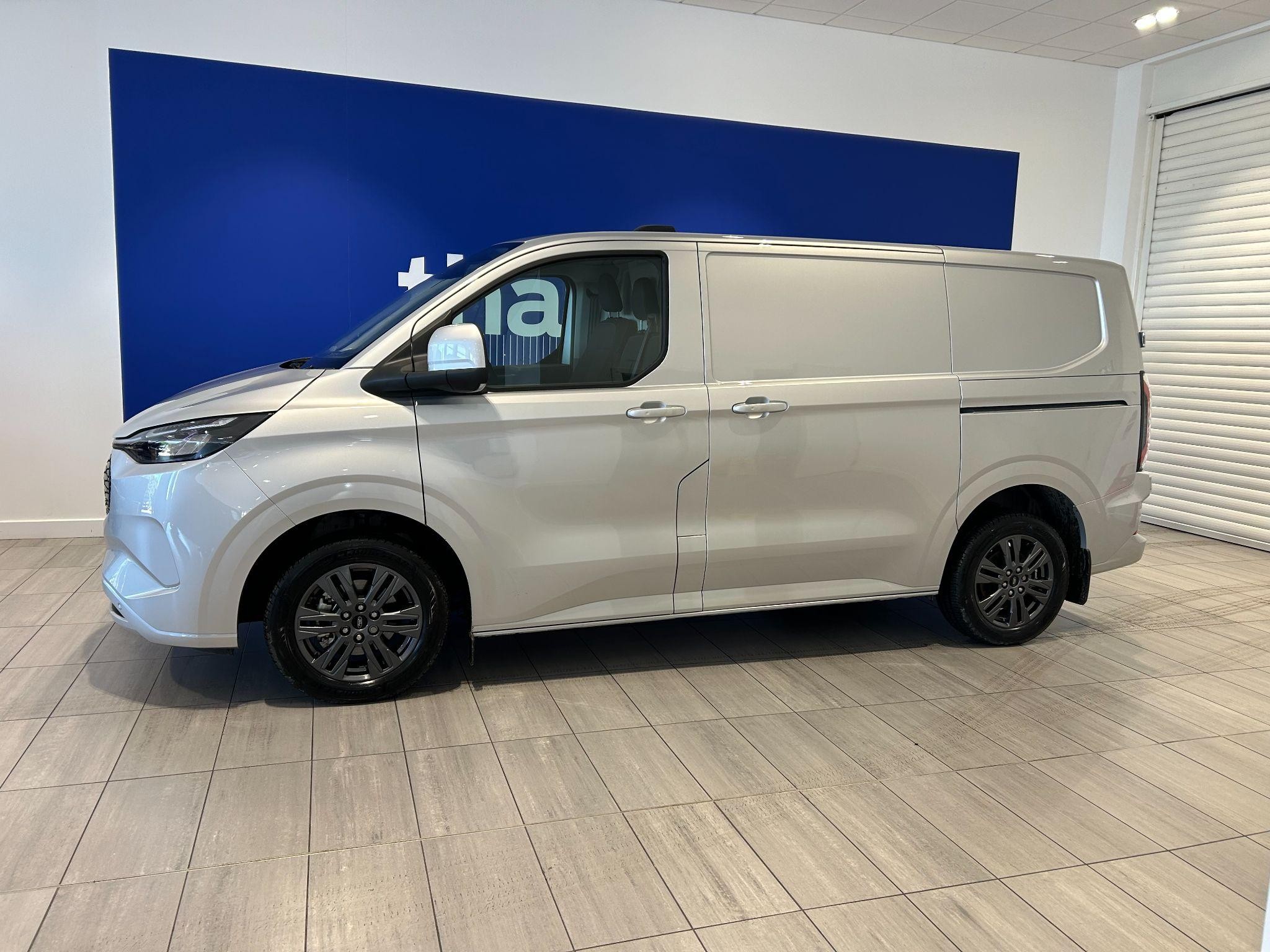 Ford E-Transit Custom Image 7