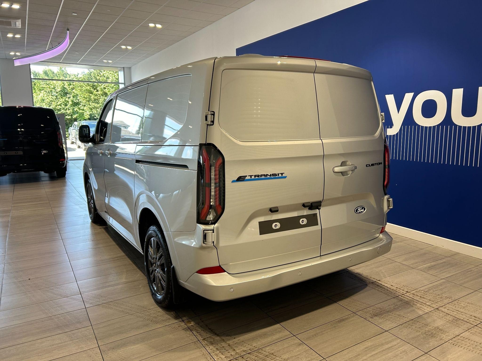 Ford E-Transit Custom Image 9
