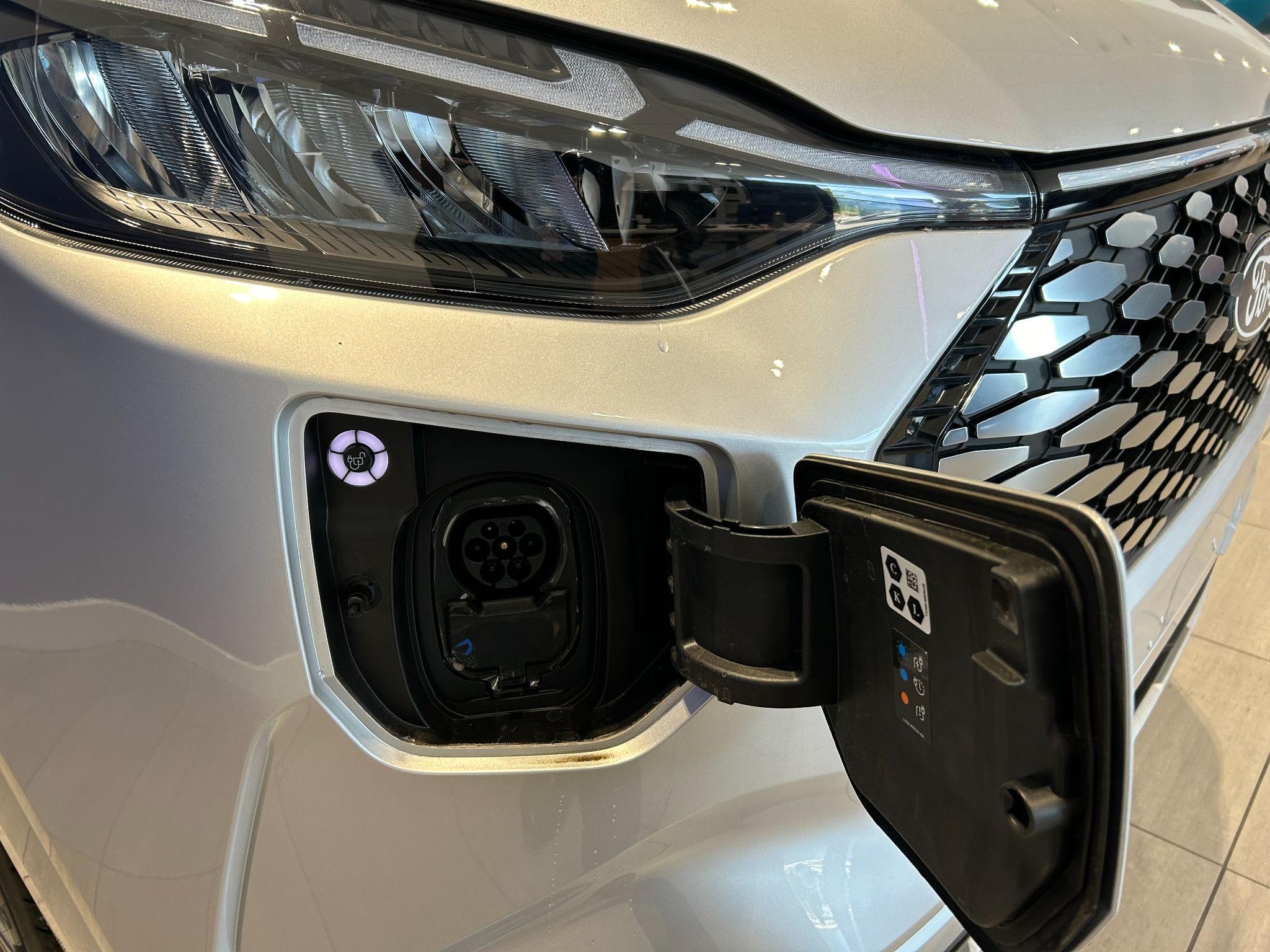 Ford E-Transit Custom Image 11