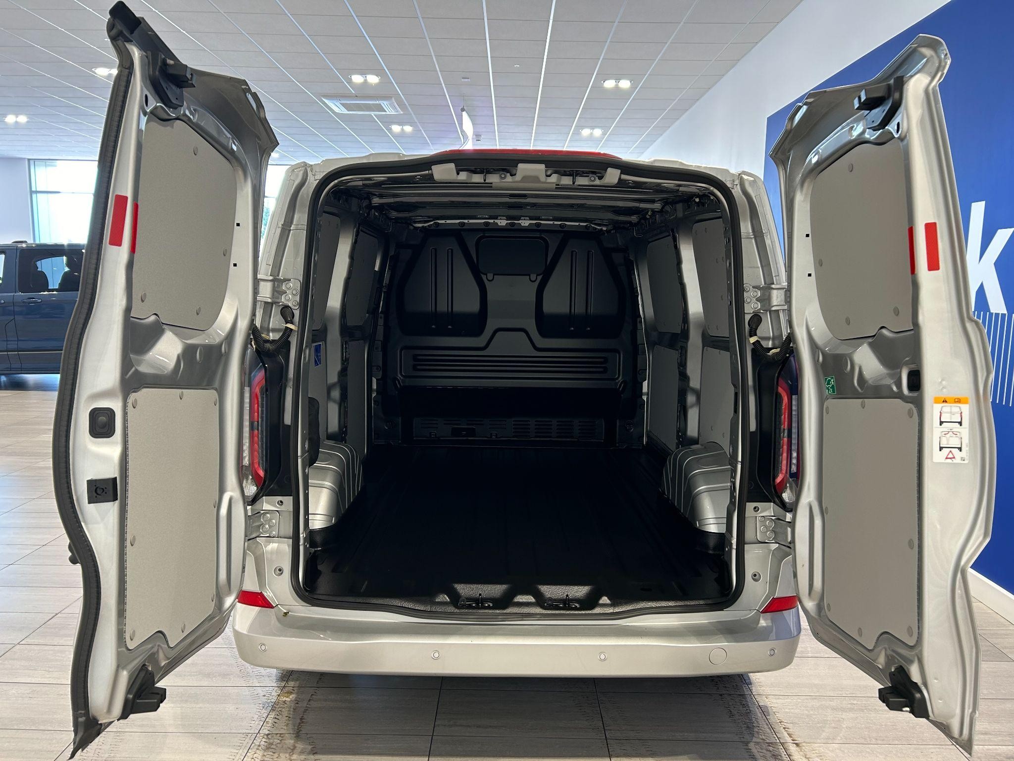 Ford E-Transit Custom Image 13