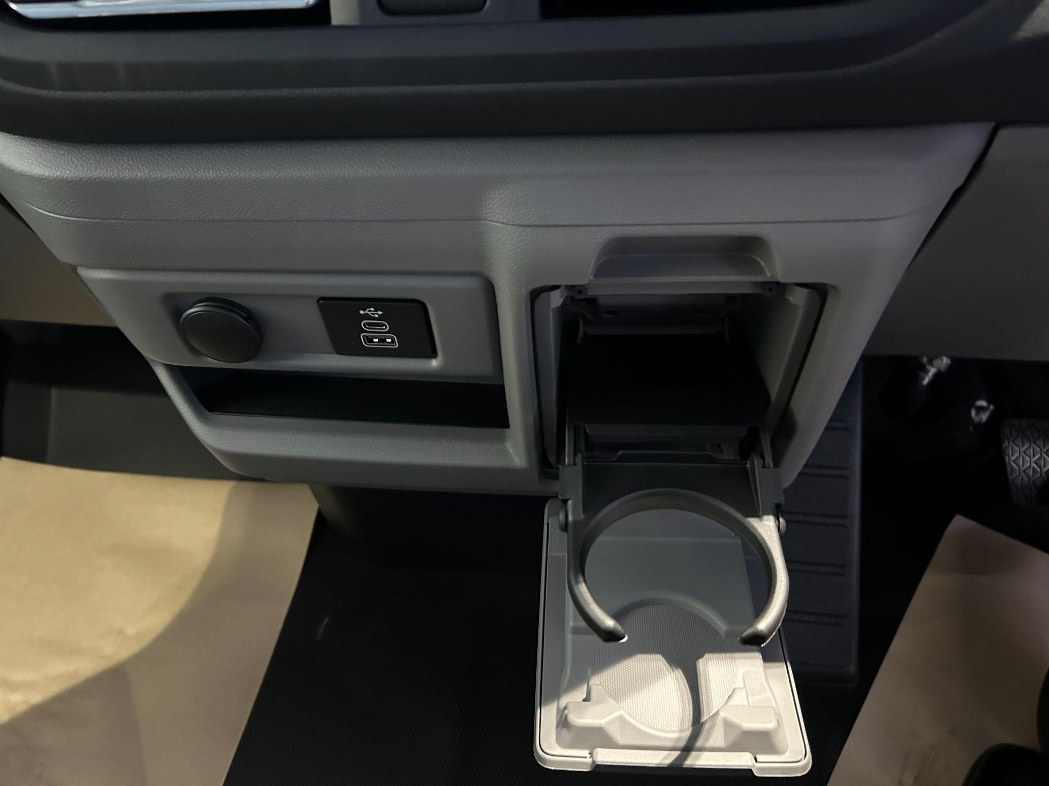 Ford E-Transit Custom Image 18