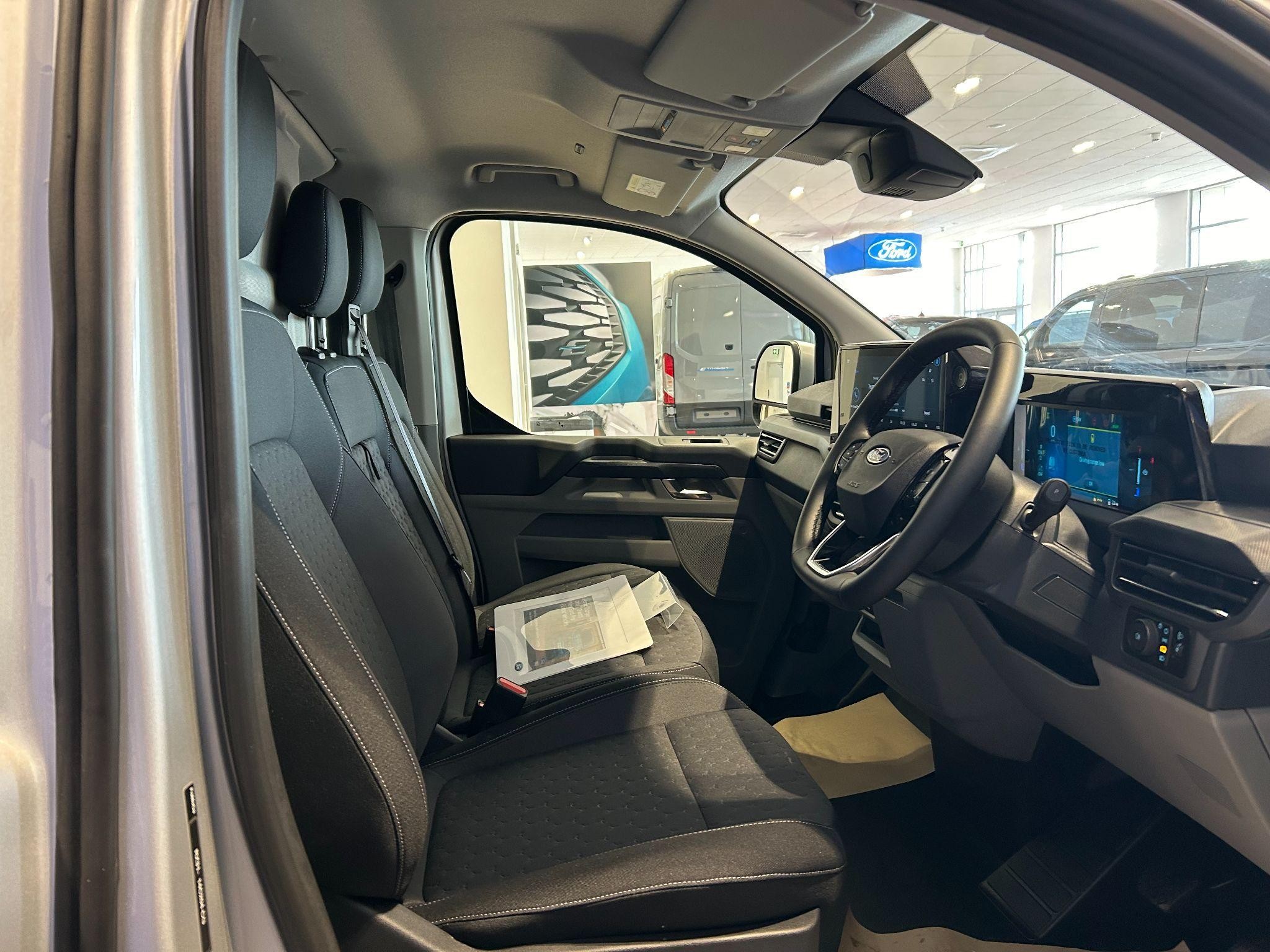 Ford E-Transit Custom Image 22