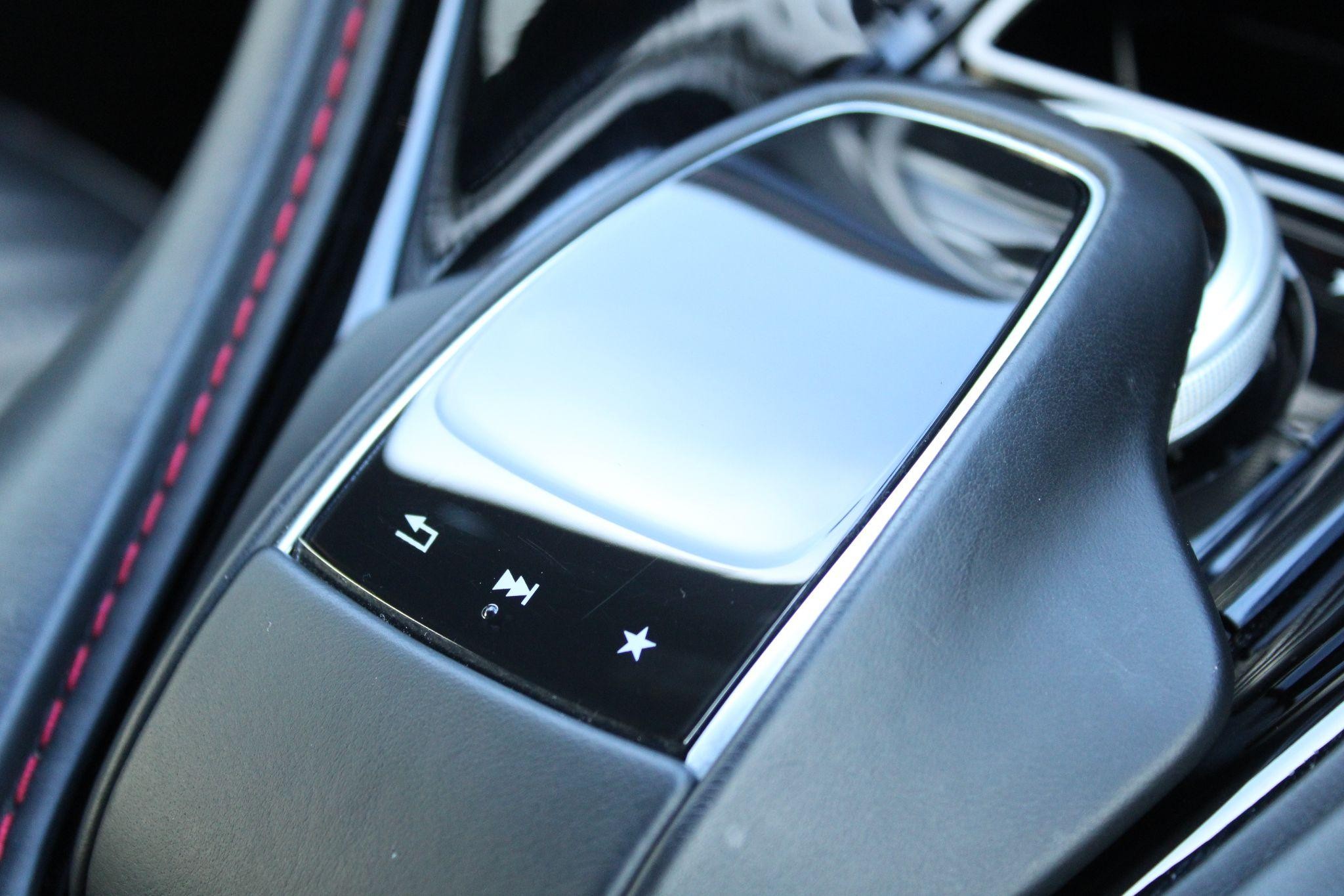 Aston Martin DB11 Image 11