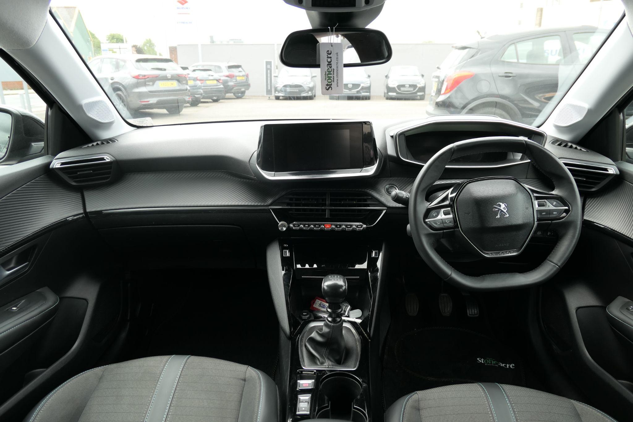 Peugeot 208 Image 9