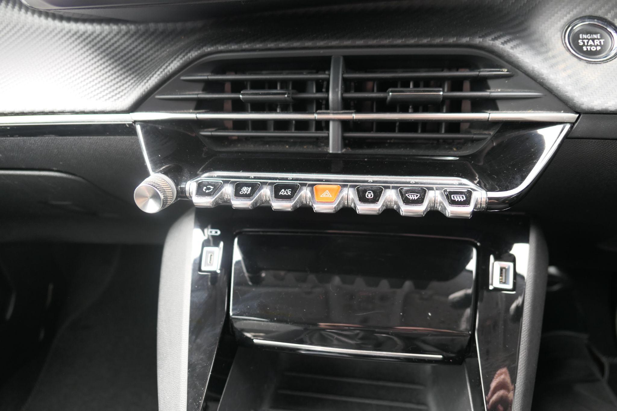 Peugeot 208 Image 12