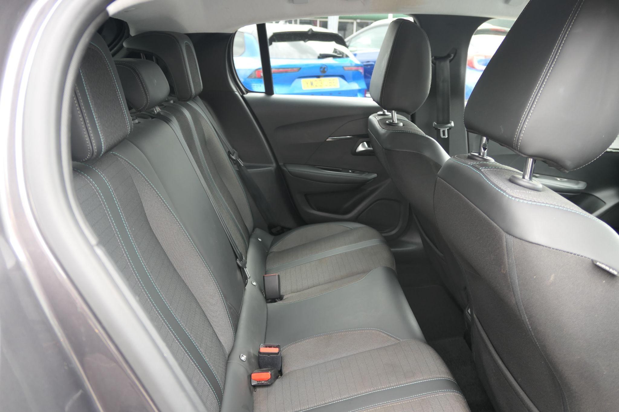 Peugeot 208 Image 13