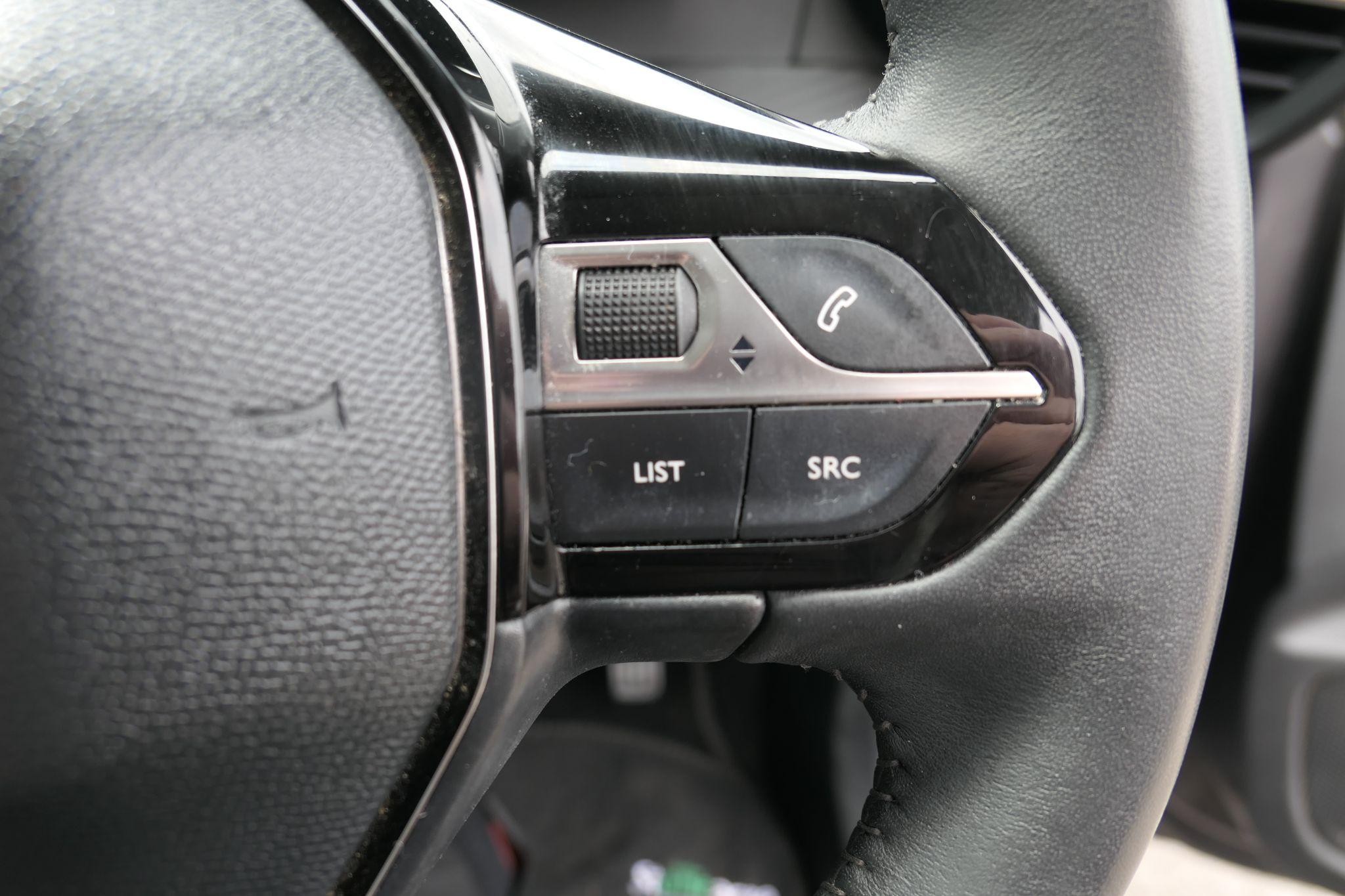 Peugeot 208 Image 16