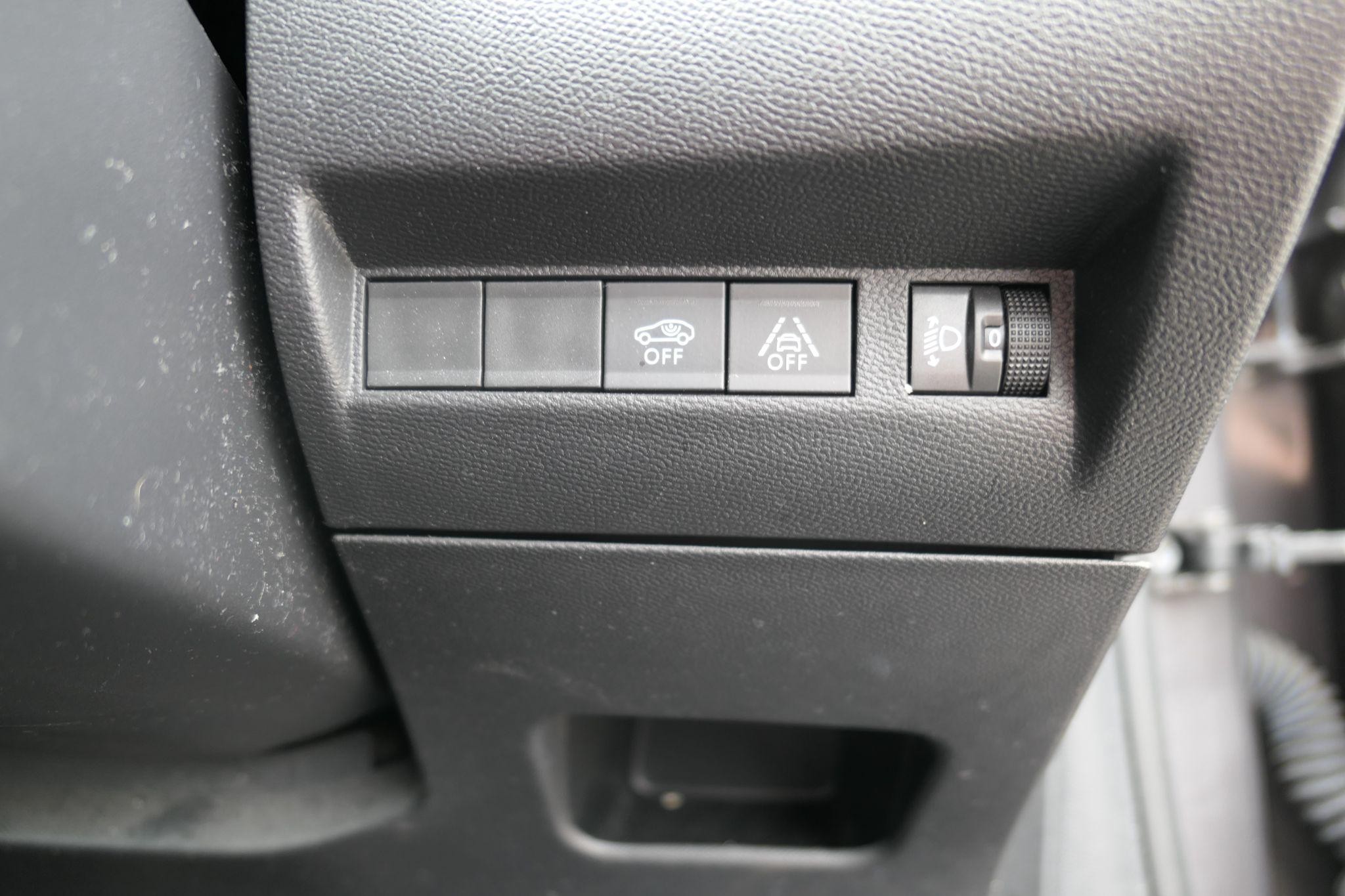 Peugeot 208 Image 17