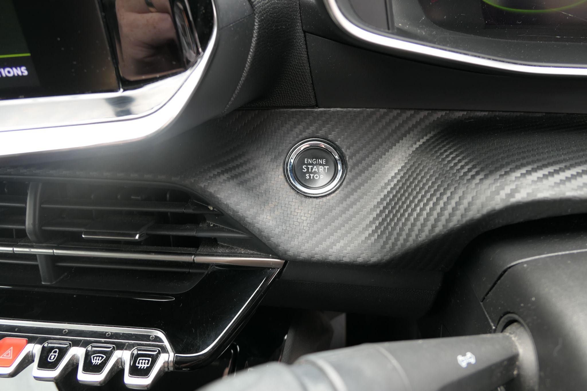 Peugeot 208 Image 18