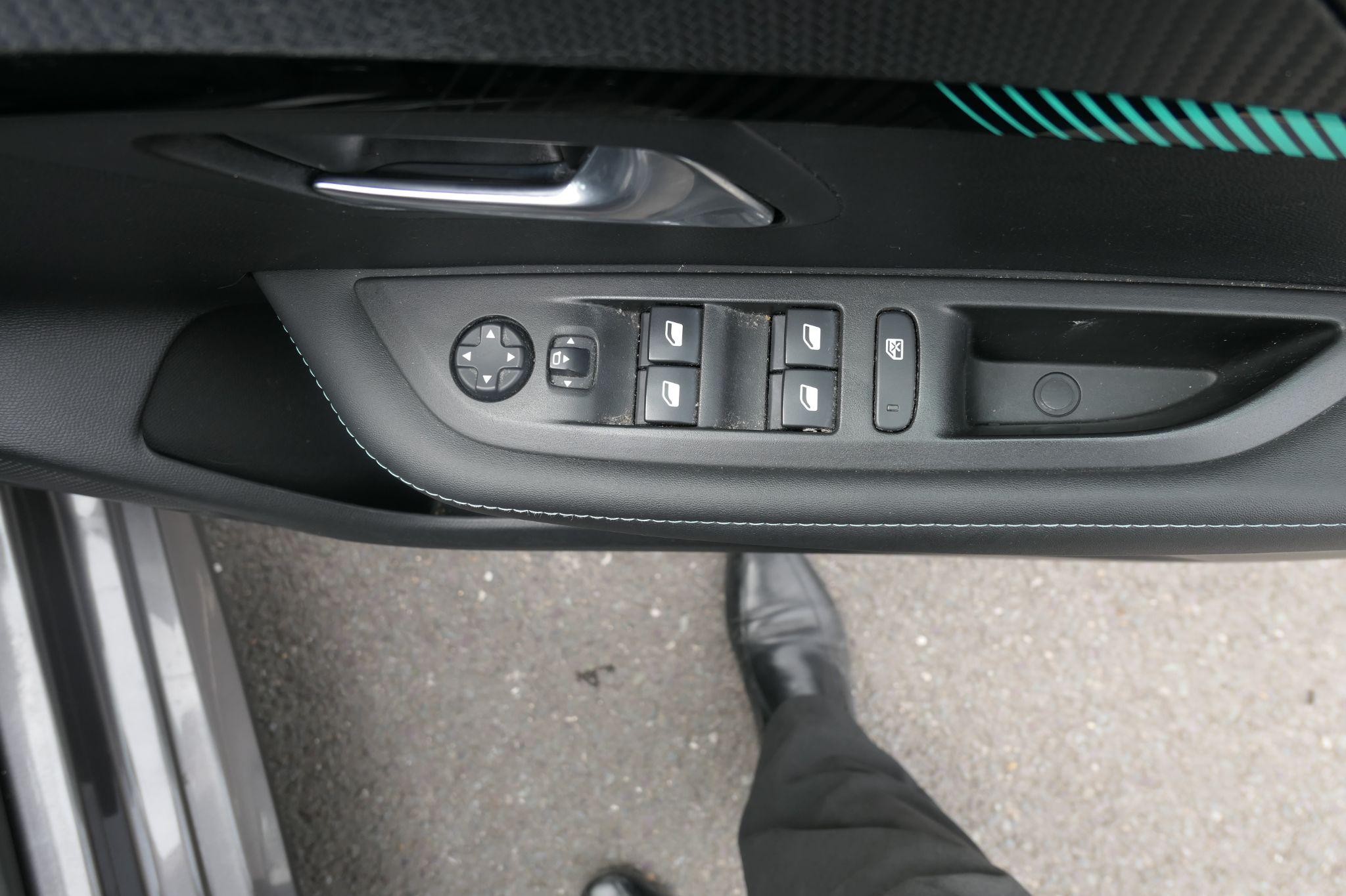 Peugeot 208 Image 21