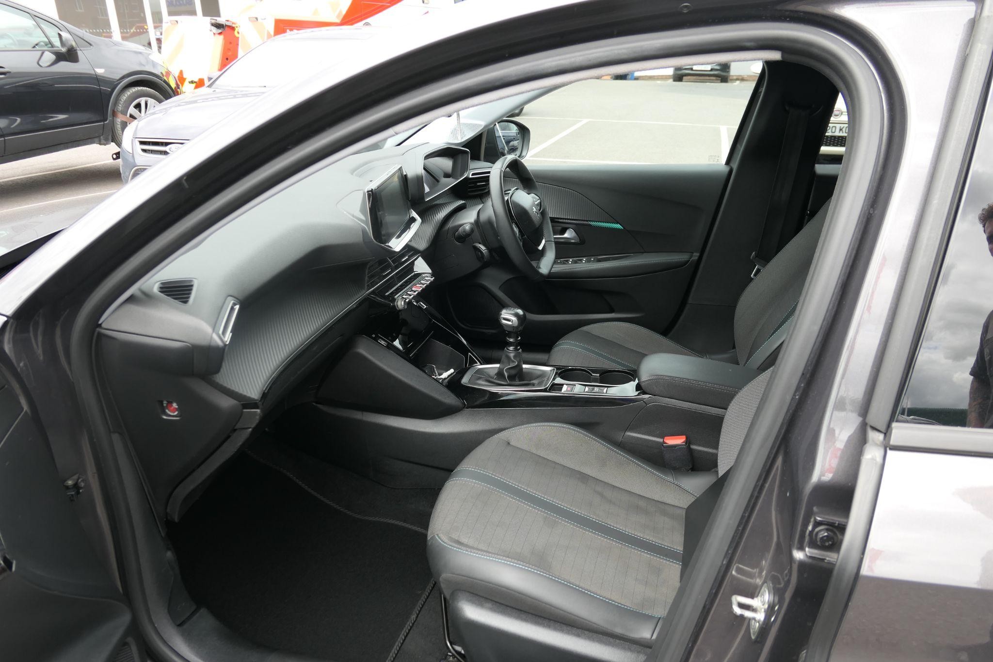 Peugeot 208 Image 29
