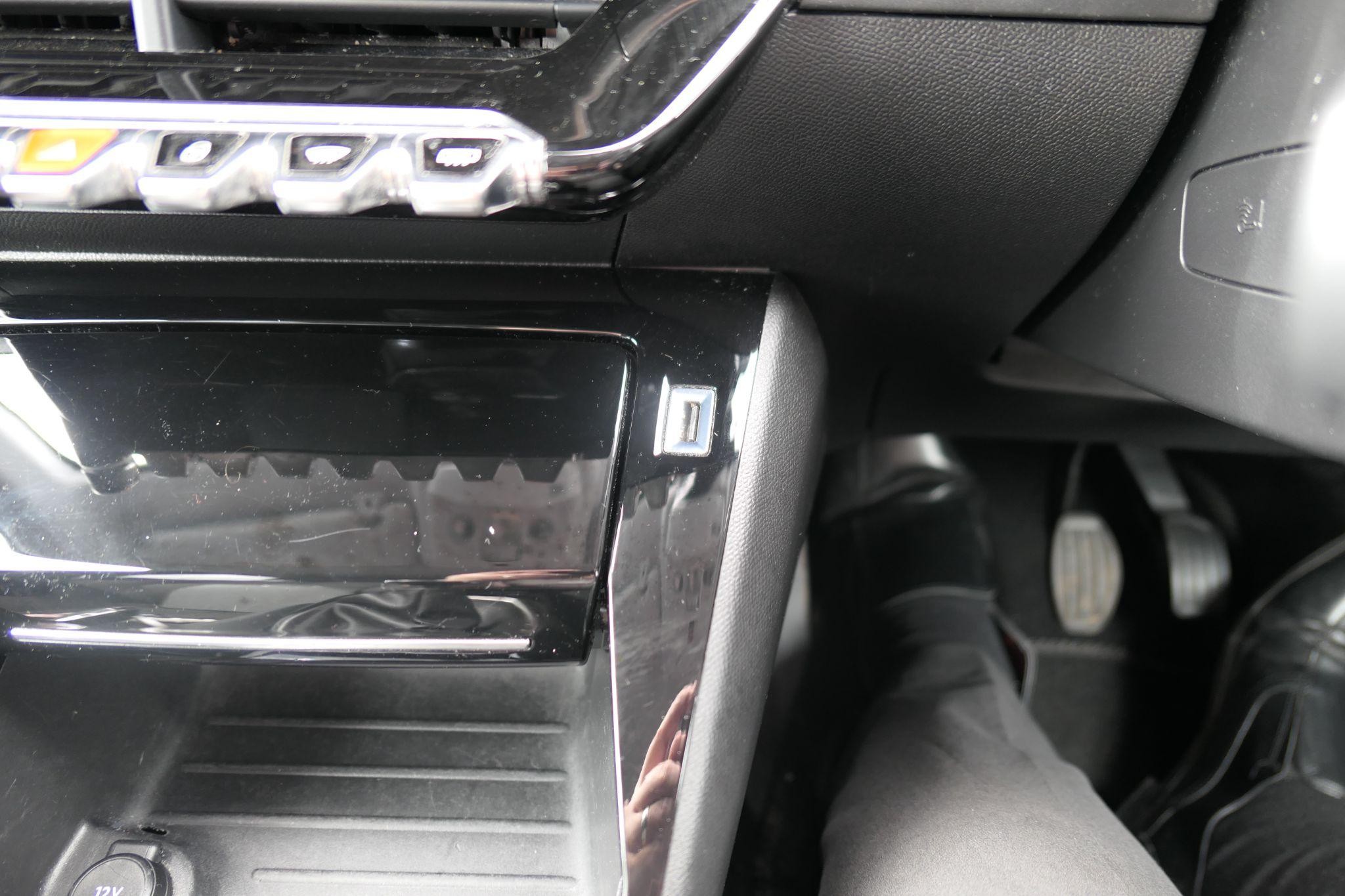 Peugeot 208 Image 33