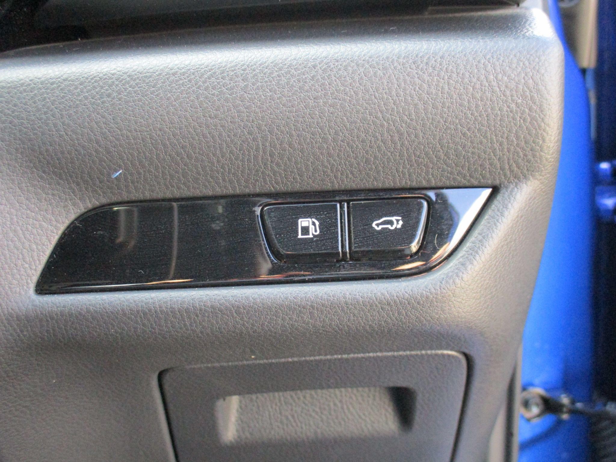 Lexus NX Self-Charging Hybrid Image 43