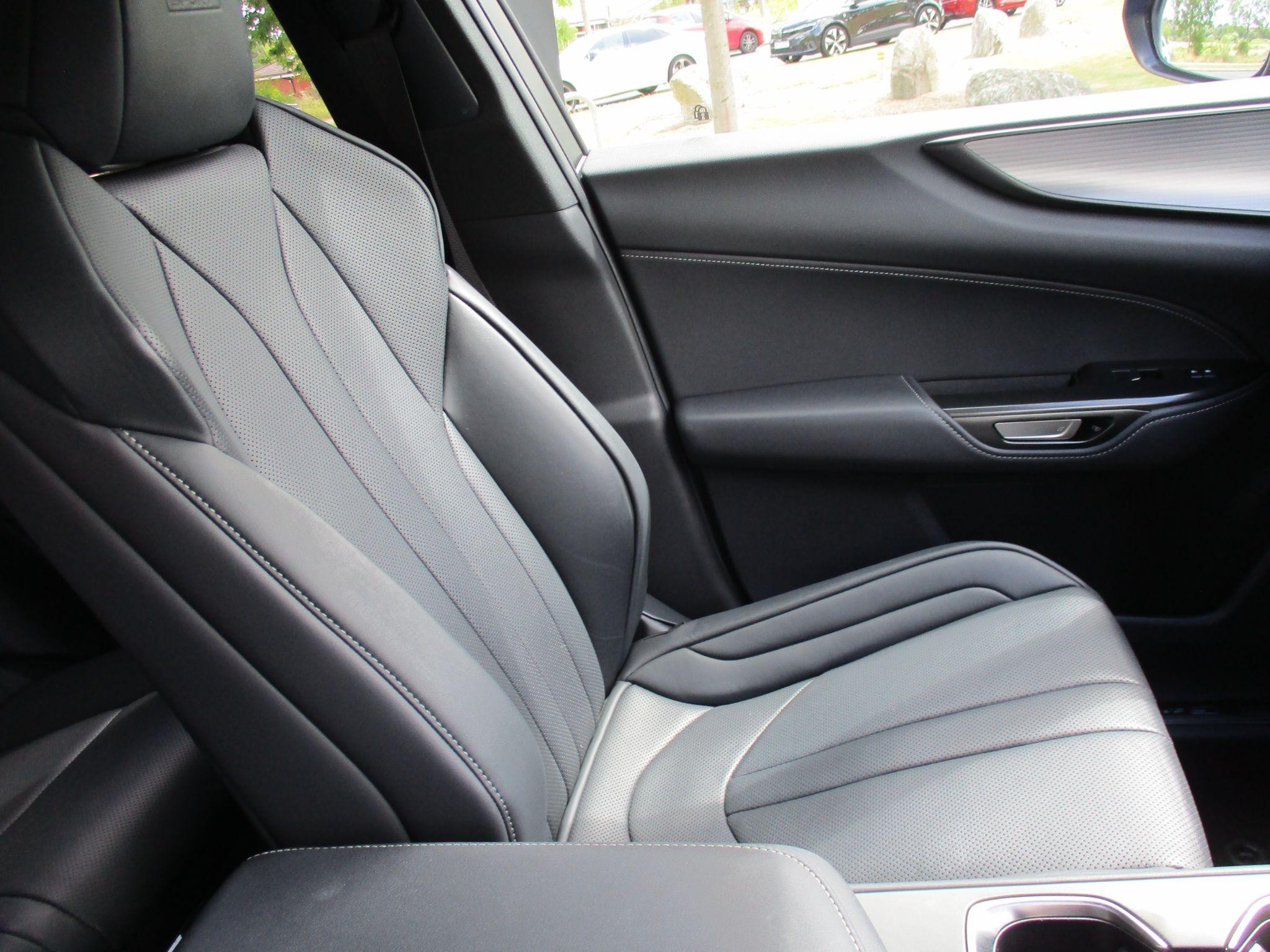 Lexus NX Self-Charging Hybrid Image 60