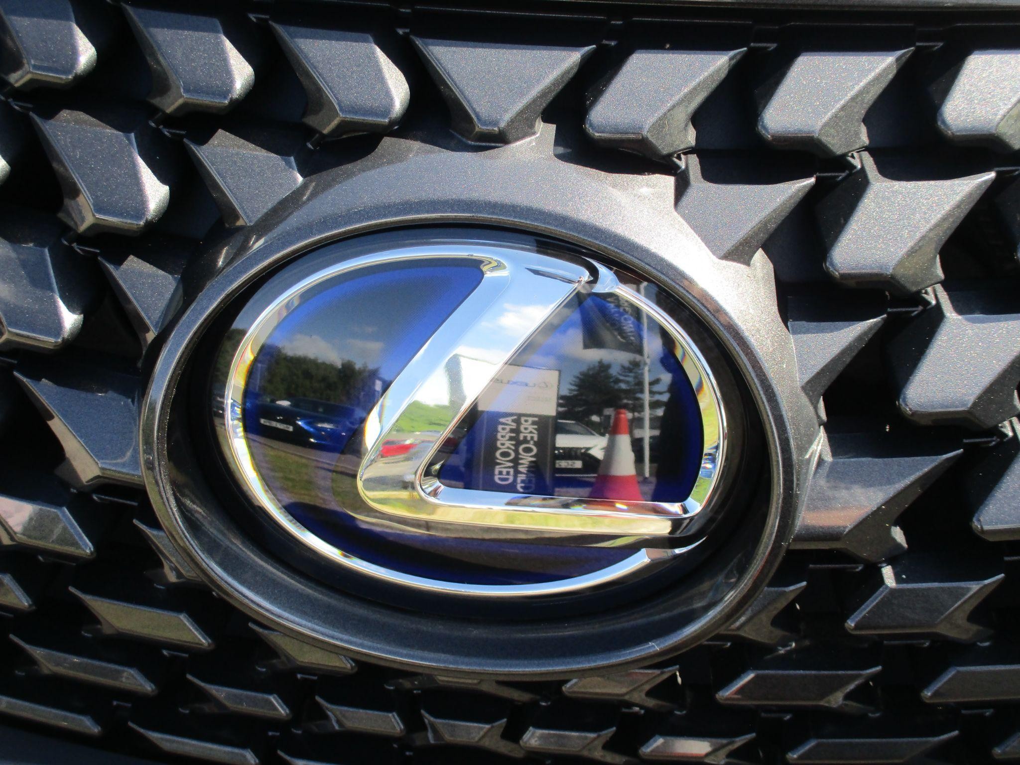 Lexus UX Image 12