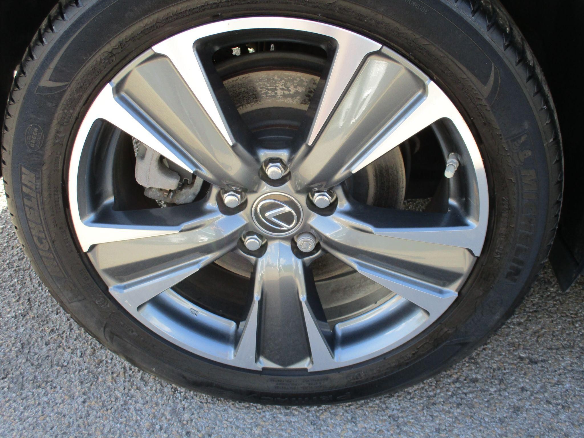 Lexus UX Image 14