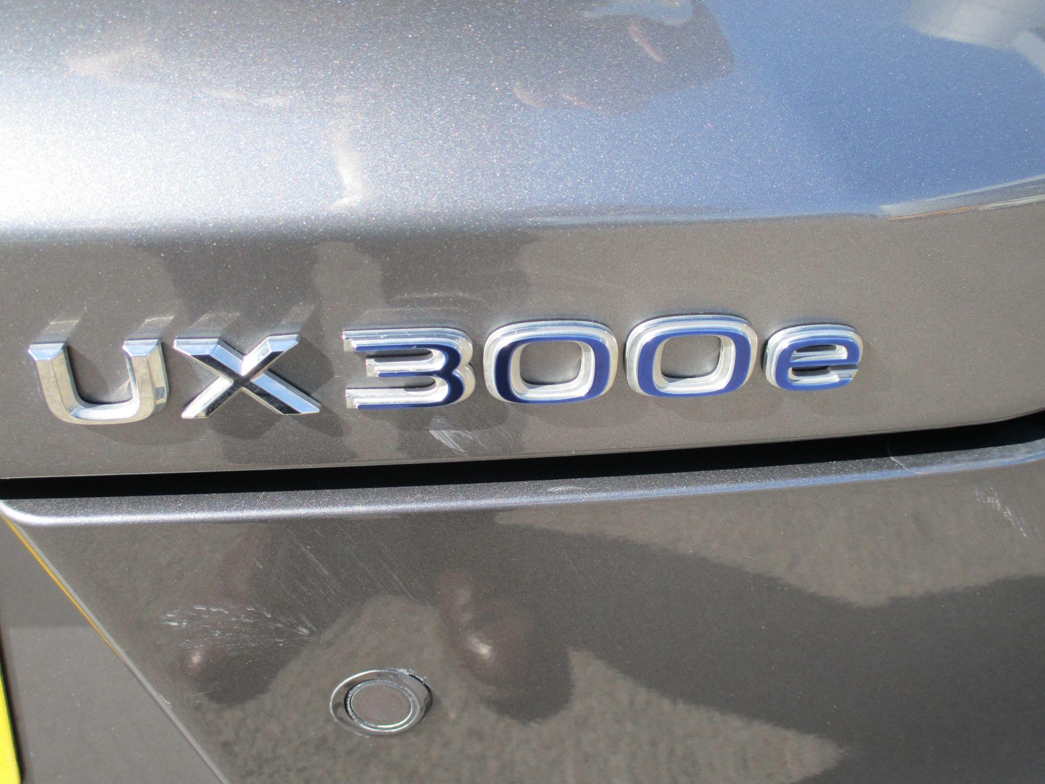 Lexus UX Image 15