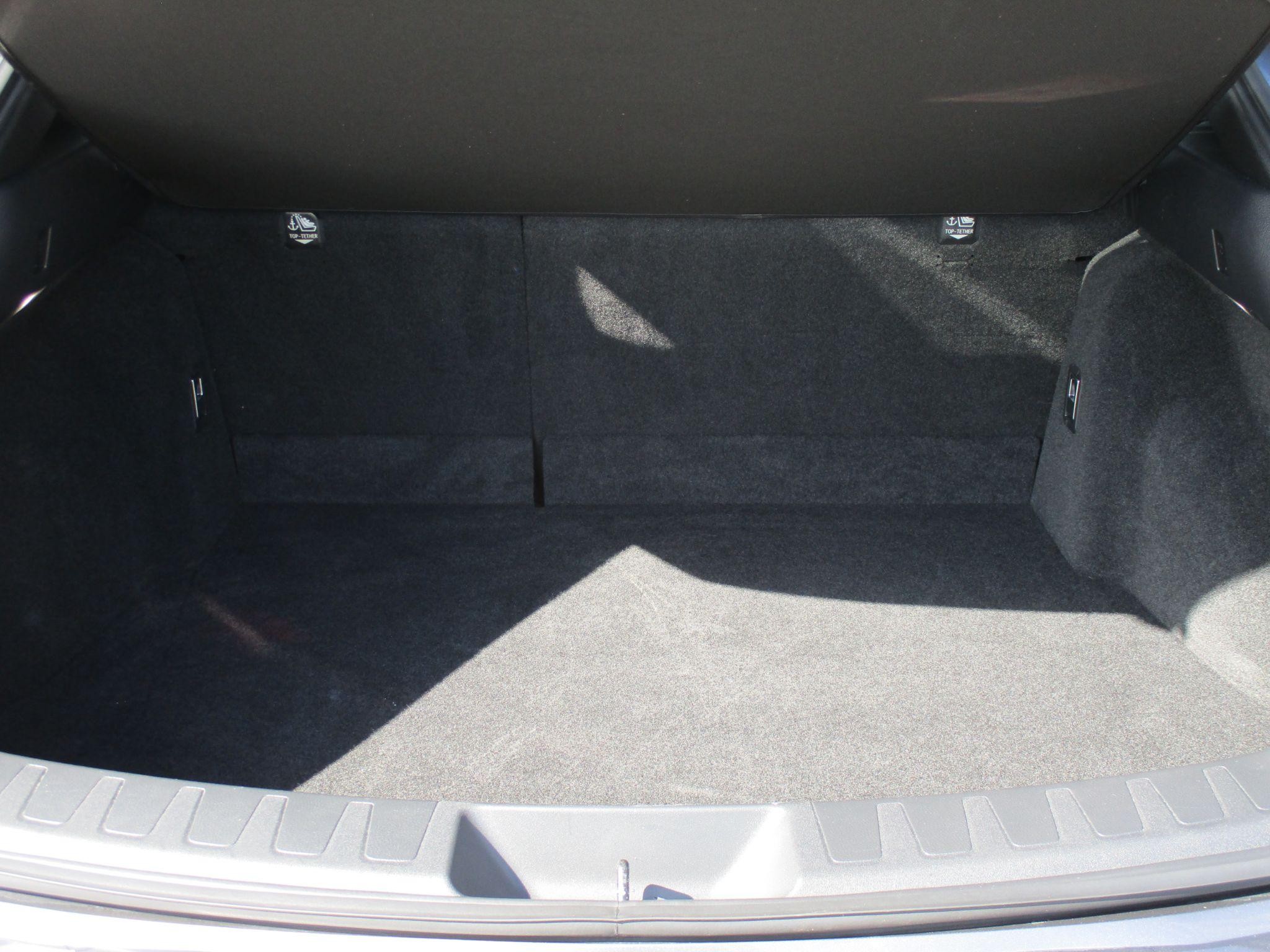 Lexus UX Image 17