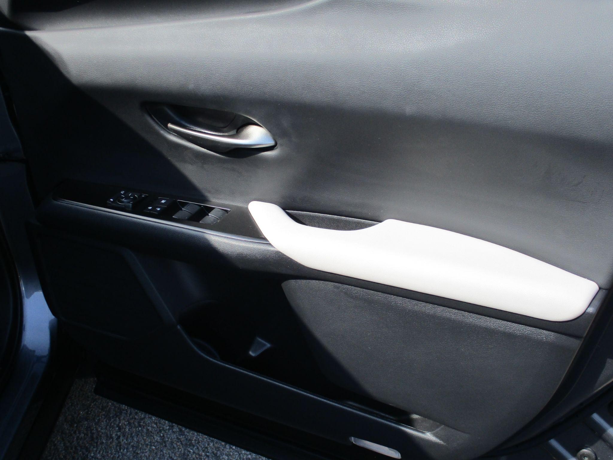 Lexus UX Image 26