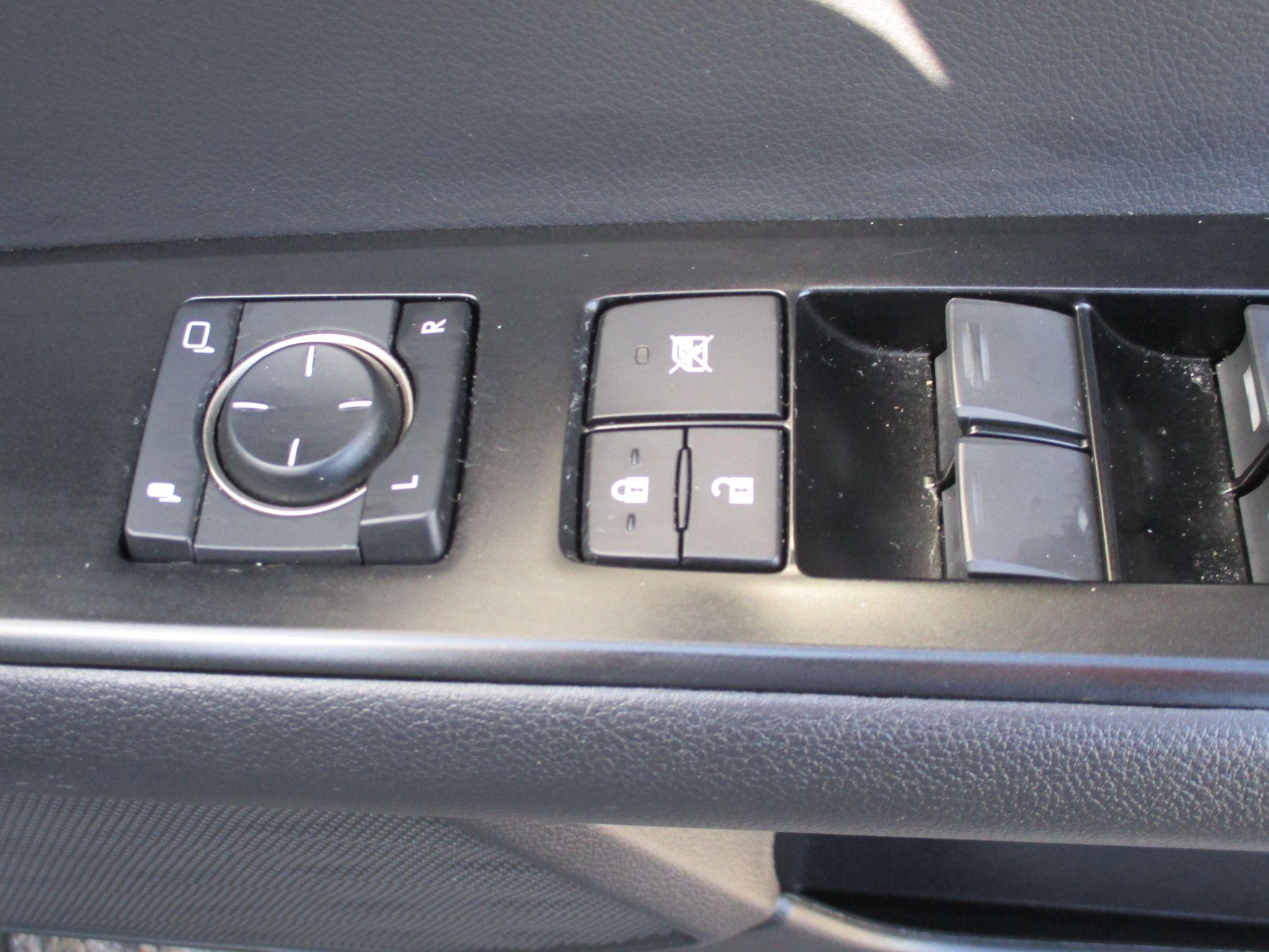 Lexus UX Image 27