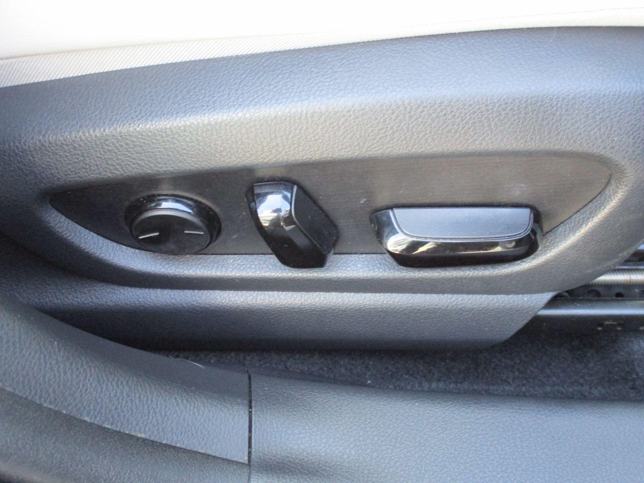 Lexus UX Image 28