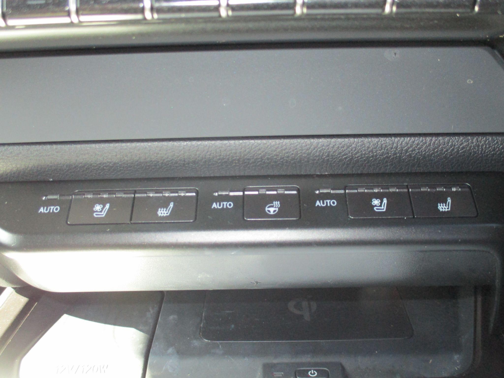 Lexus UX Image 30