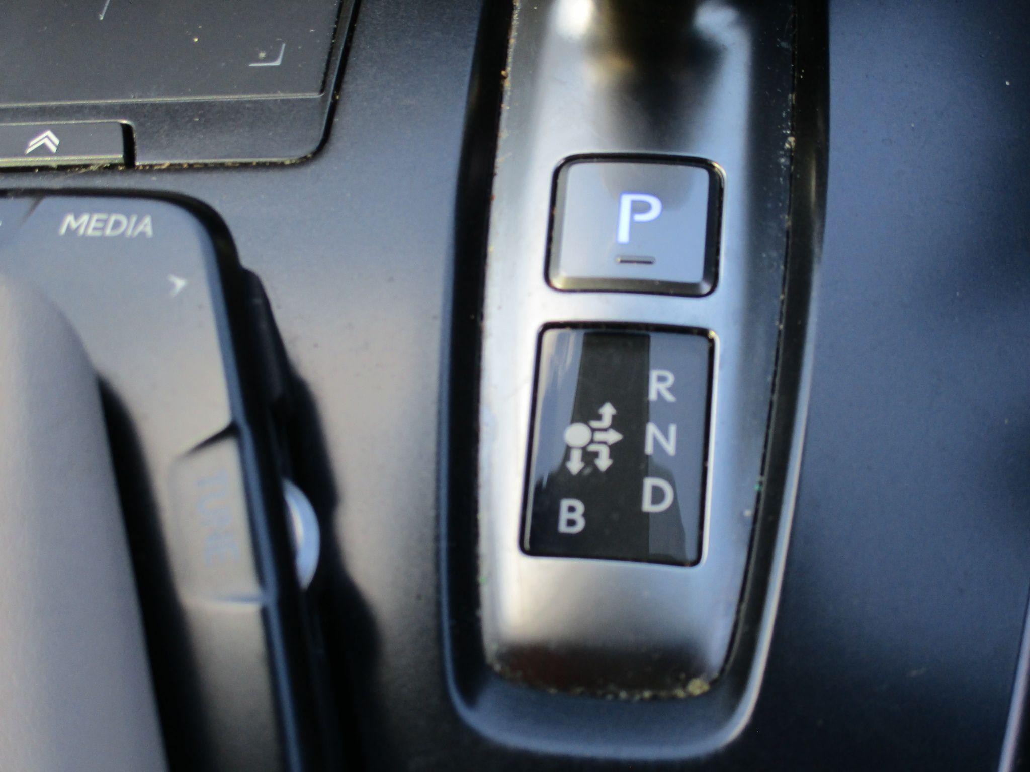 Lexus UX Image 35