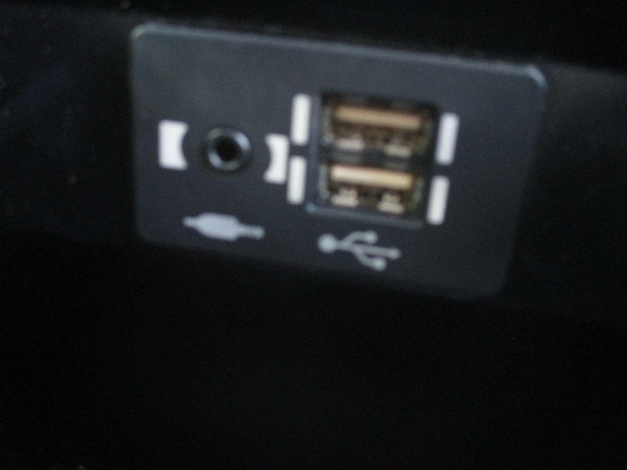 Lexus UX Image 36
