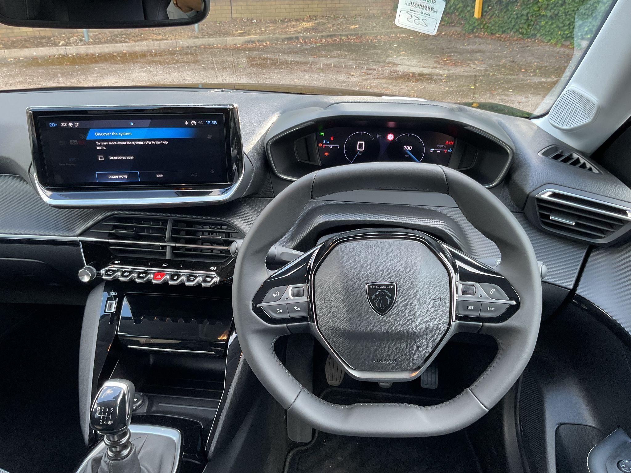 Peugeot 208 Image 10