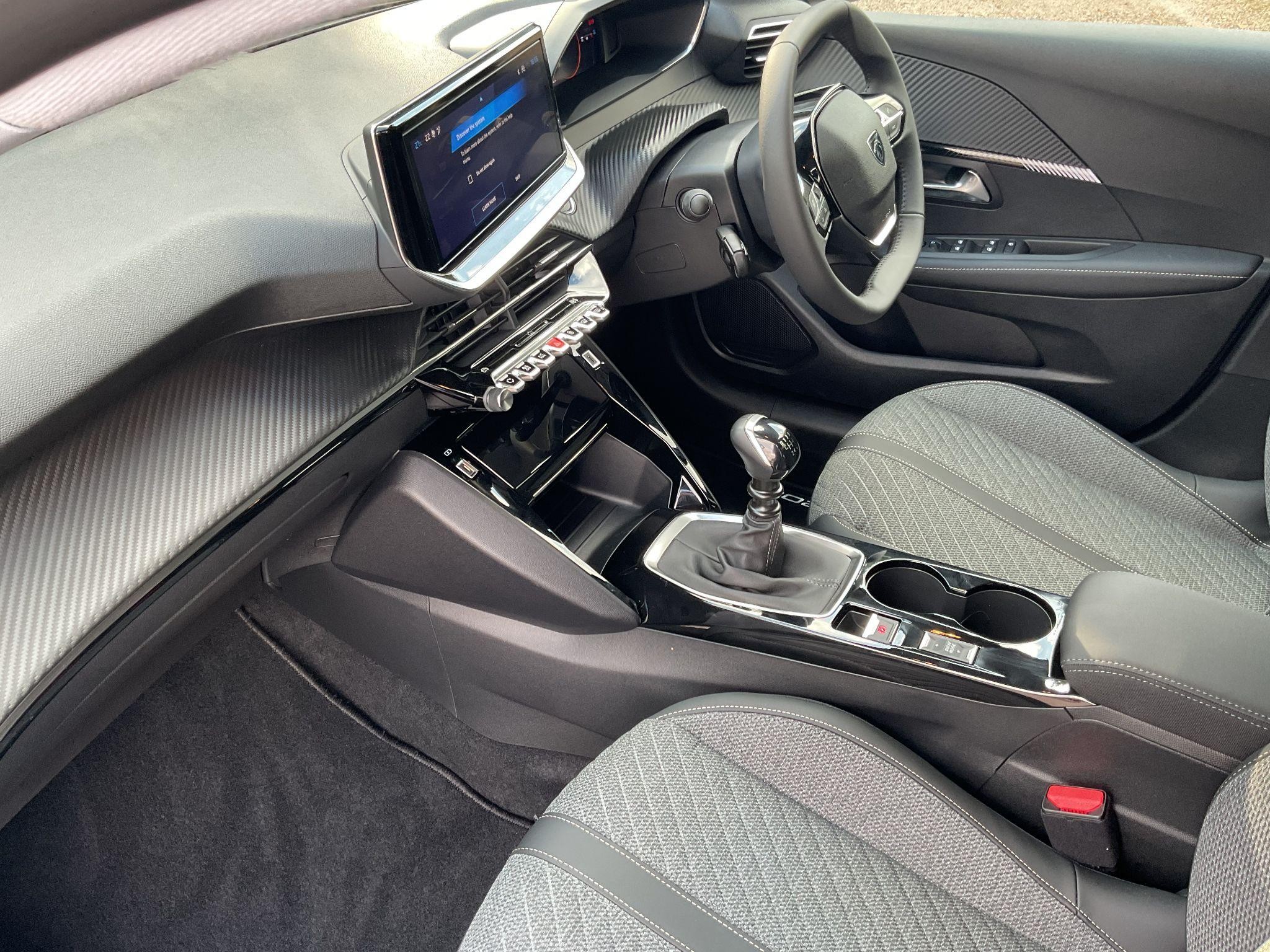 Peugeot 208 Image 9