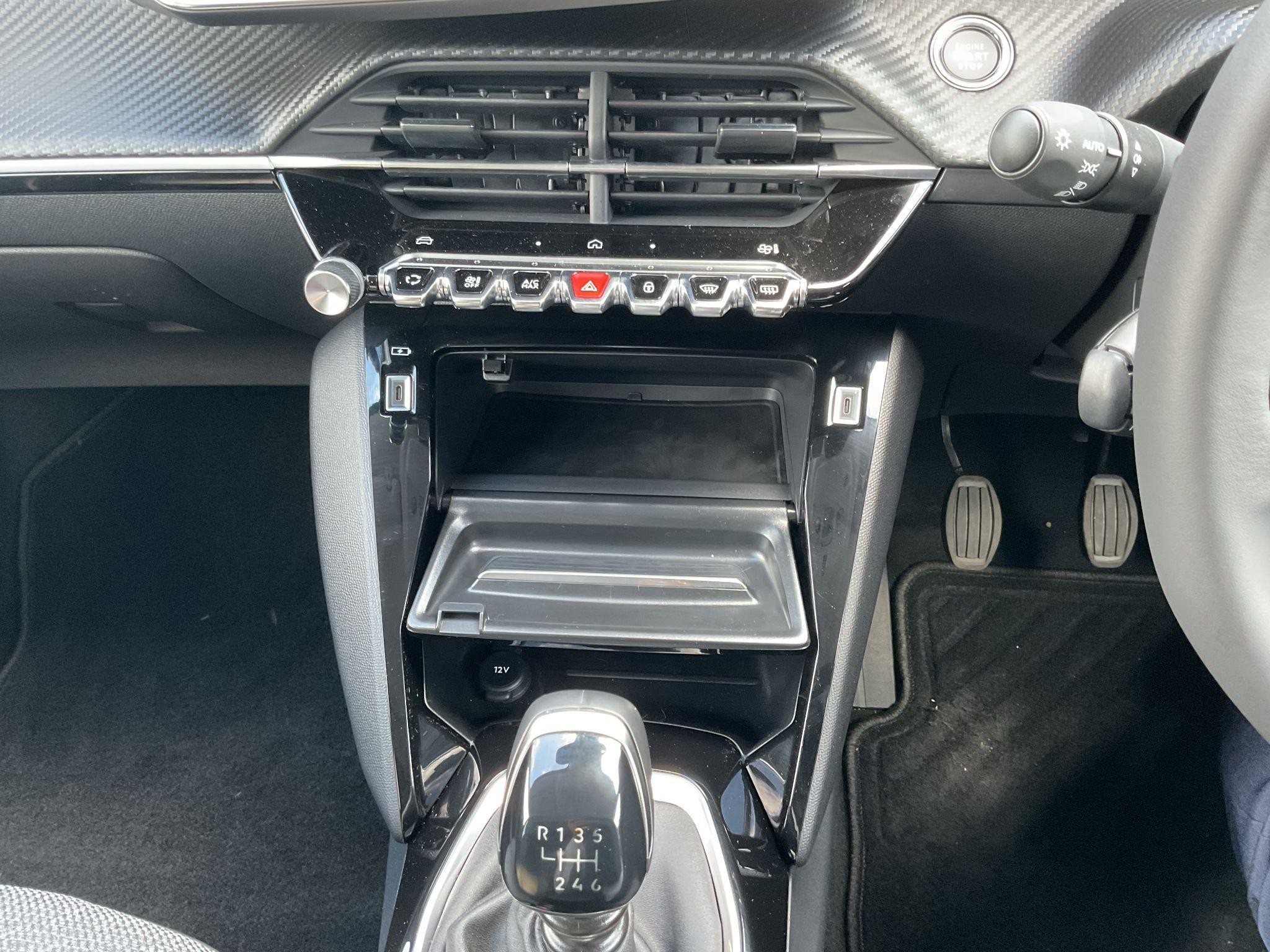 Peugeot 208 Image 15
