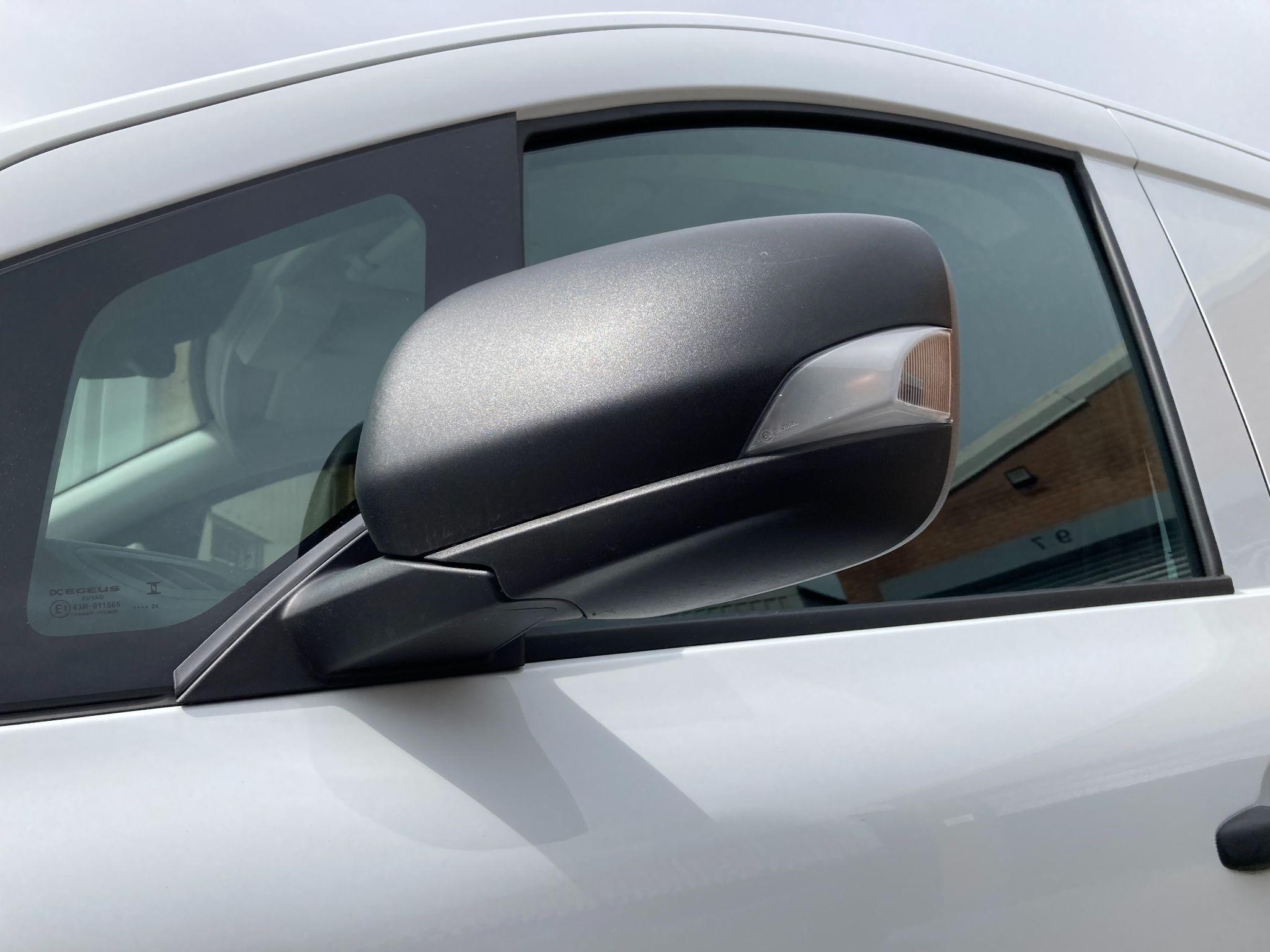 Nissan Townstar Image 10