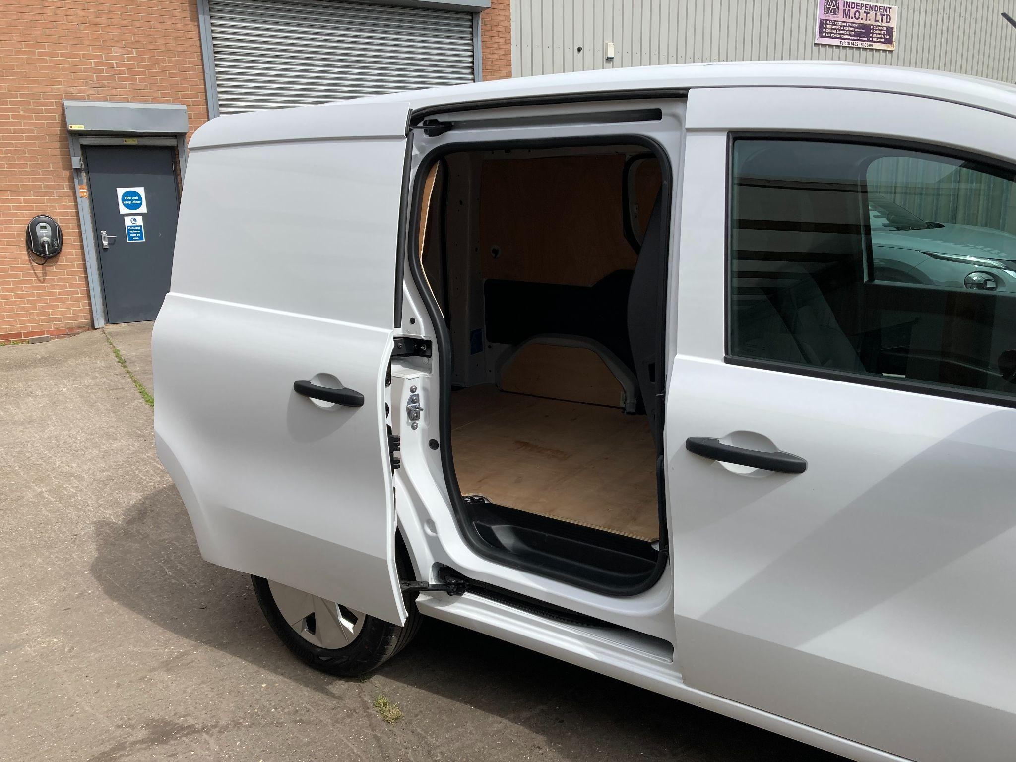 Nissan Townstar Image 19